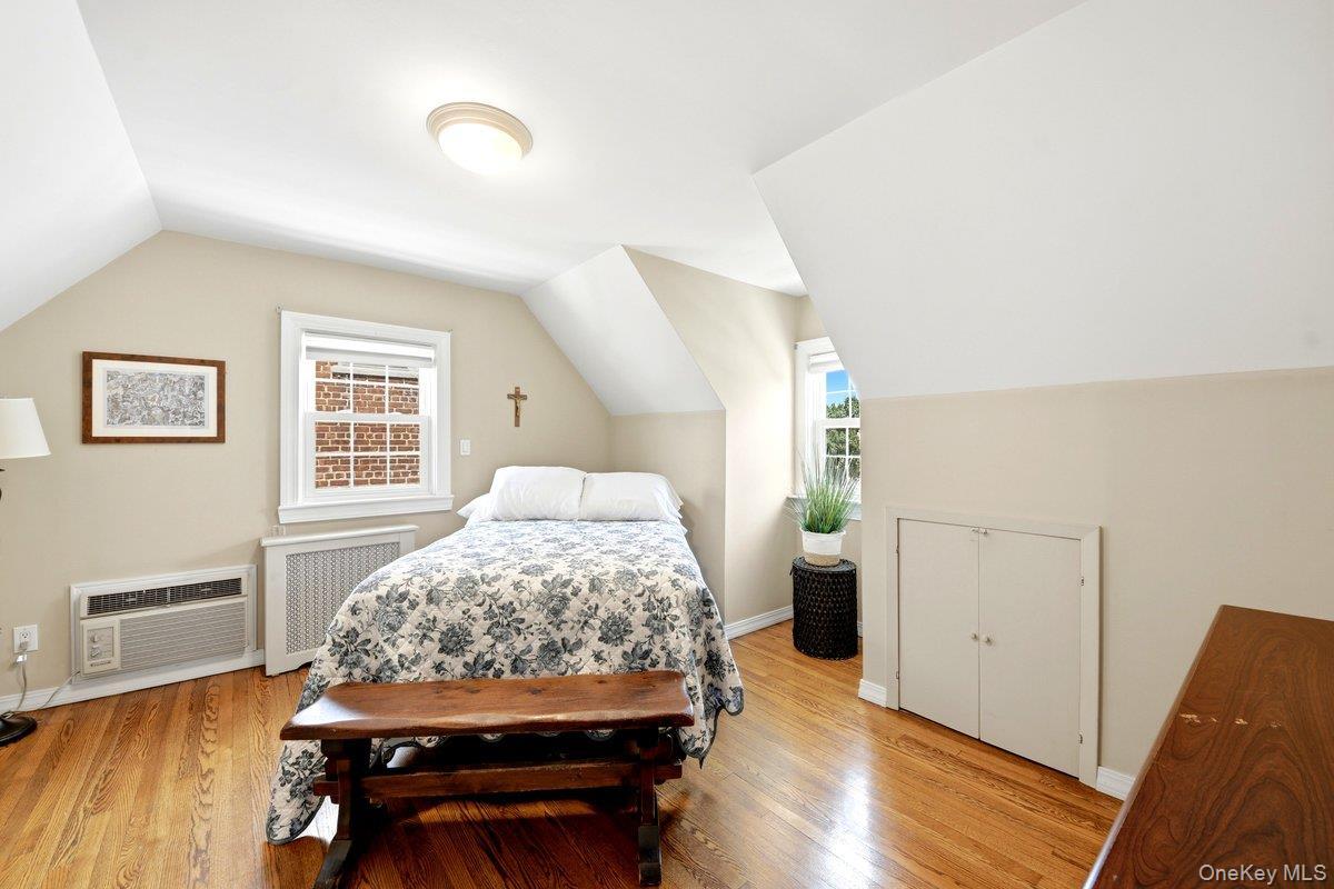 Single Family Graff  Bronx, NY 10465, MLS-1014694-15