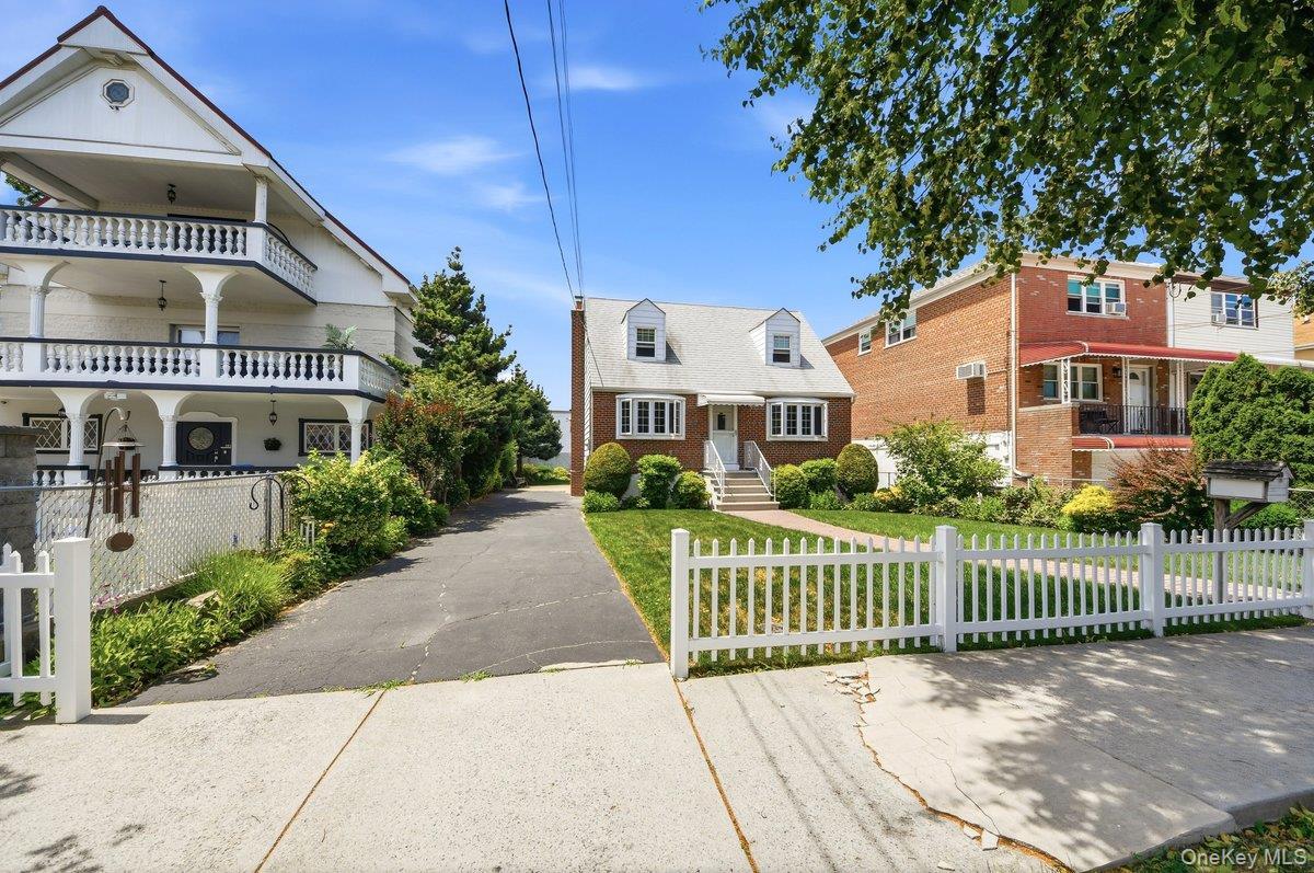 Single Family Graff  Bronx, NY 10465, MLS-1014694-2