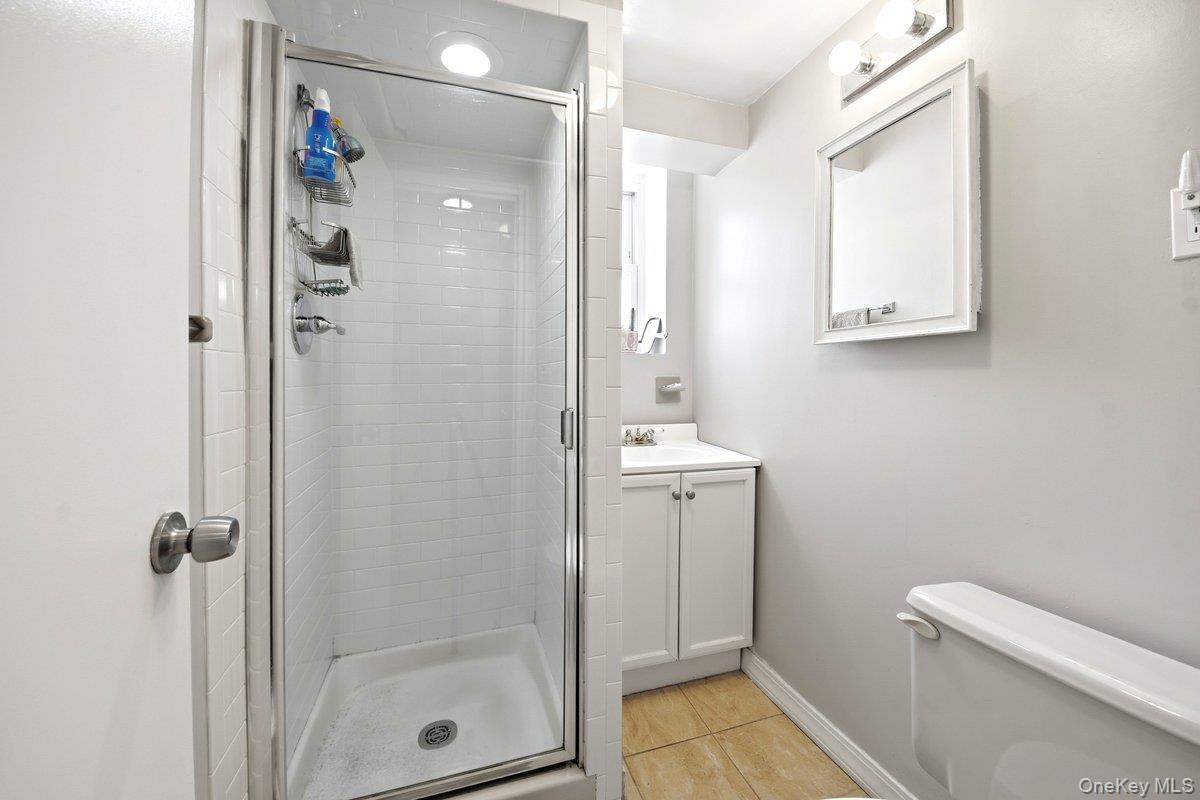 Single Family Graff  Bronx, NY 10465, MLS-1014694-21
