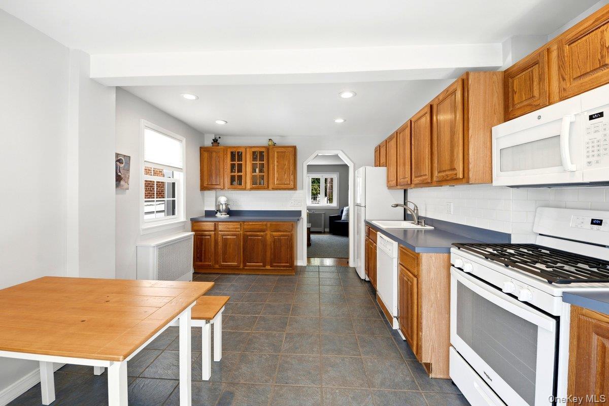 Single Family Graff  Bronx, NY 10465, MLS-1014694-8