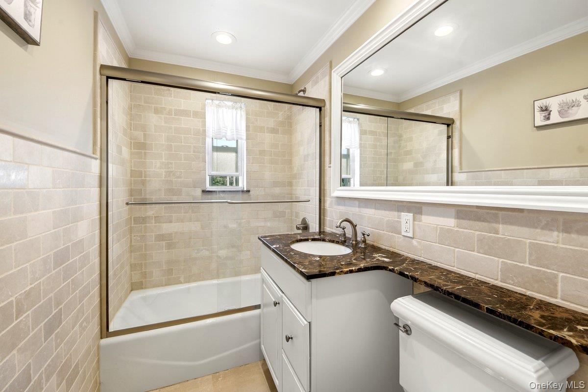 Single Family Graff  Bronx, NY 10465, MLS-1014694-9