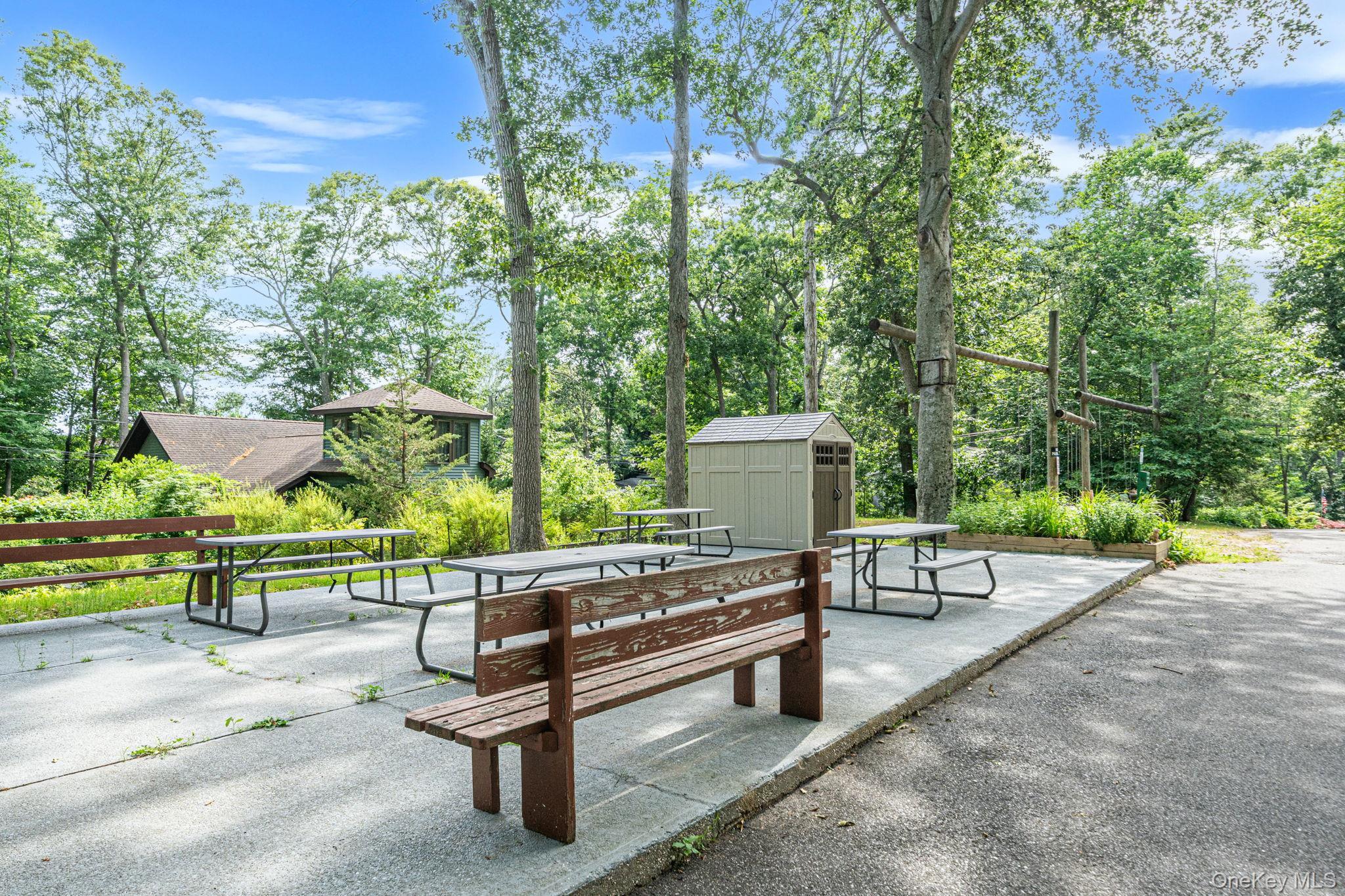 Single Family Oakleigh Suffolk County, NY 11933, MLS-1014820-28
