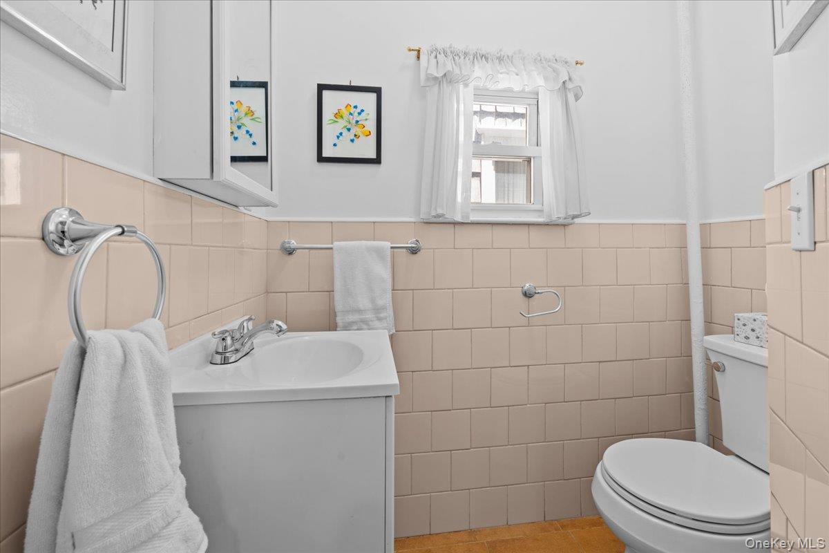 Single Family Mosholu Avenue Bronx, NY 10471, MLS-1014897-32
