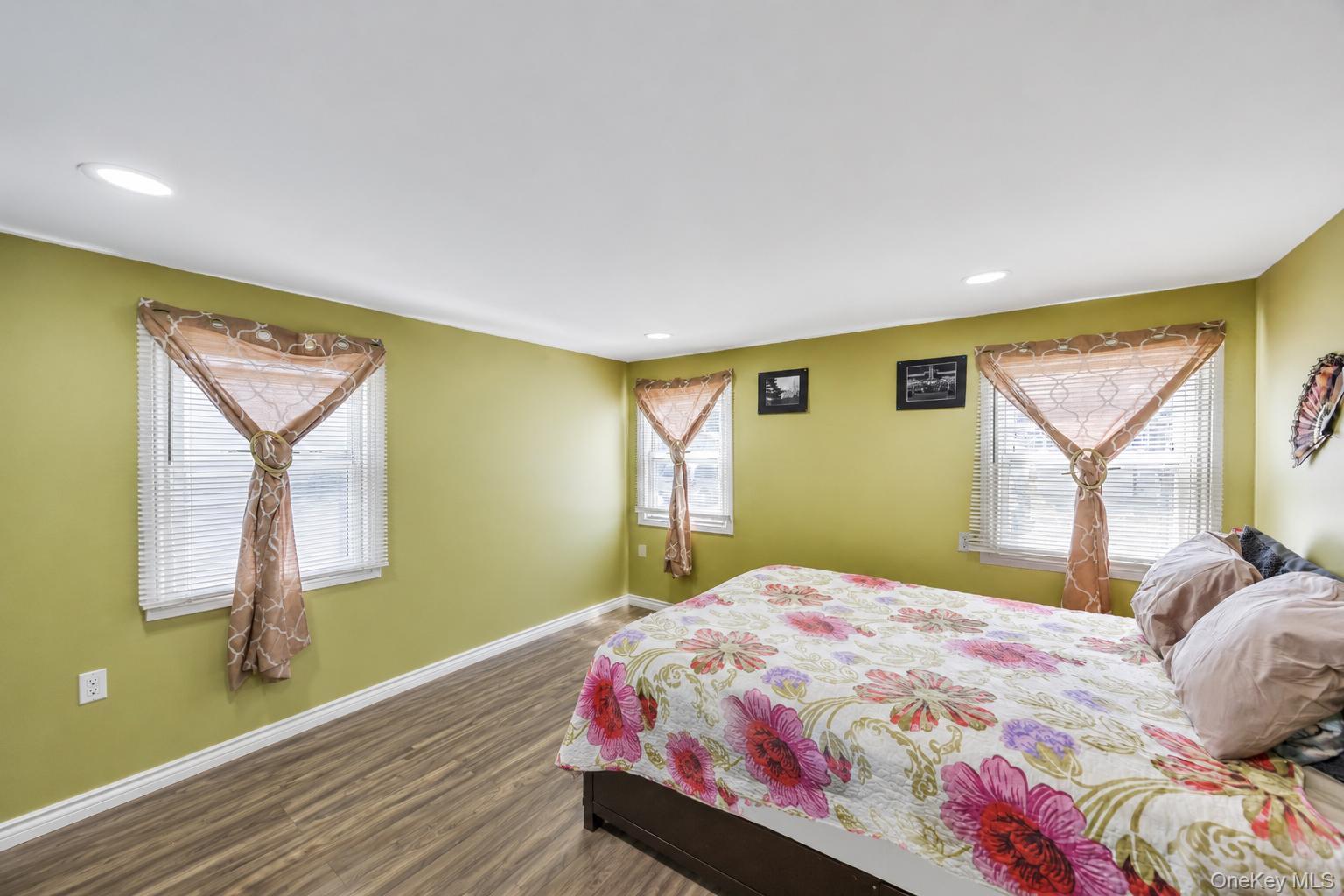 Single Family Broadway Suffolk County, NY 11701, MLS-1014957-17