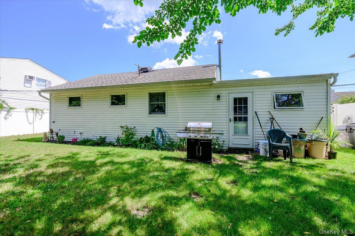 Single Family Brooklyn Boulevard  Suffolk County, NY 11706, MLS-1014961-14