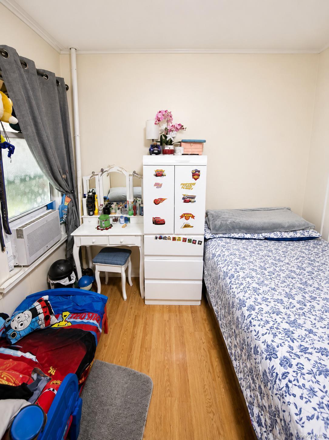 Single Family 45th Street  Queens, NY 11377, MLS-1014996-10