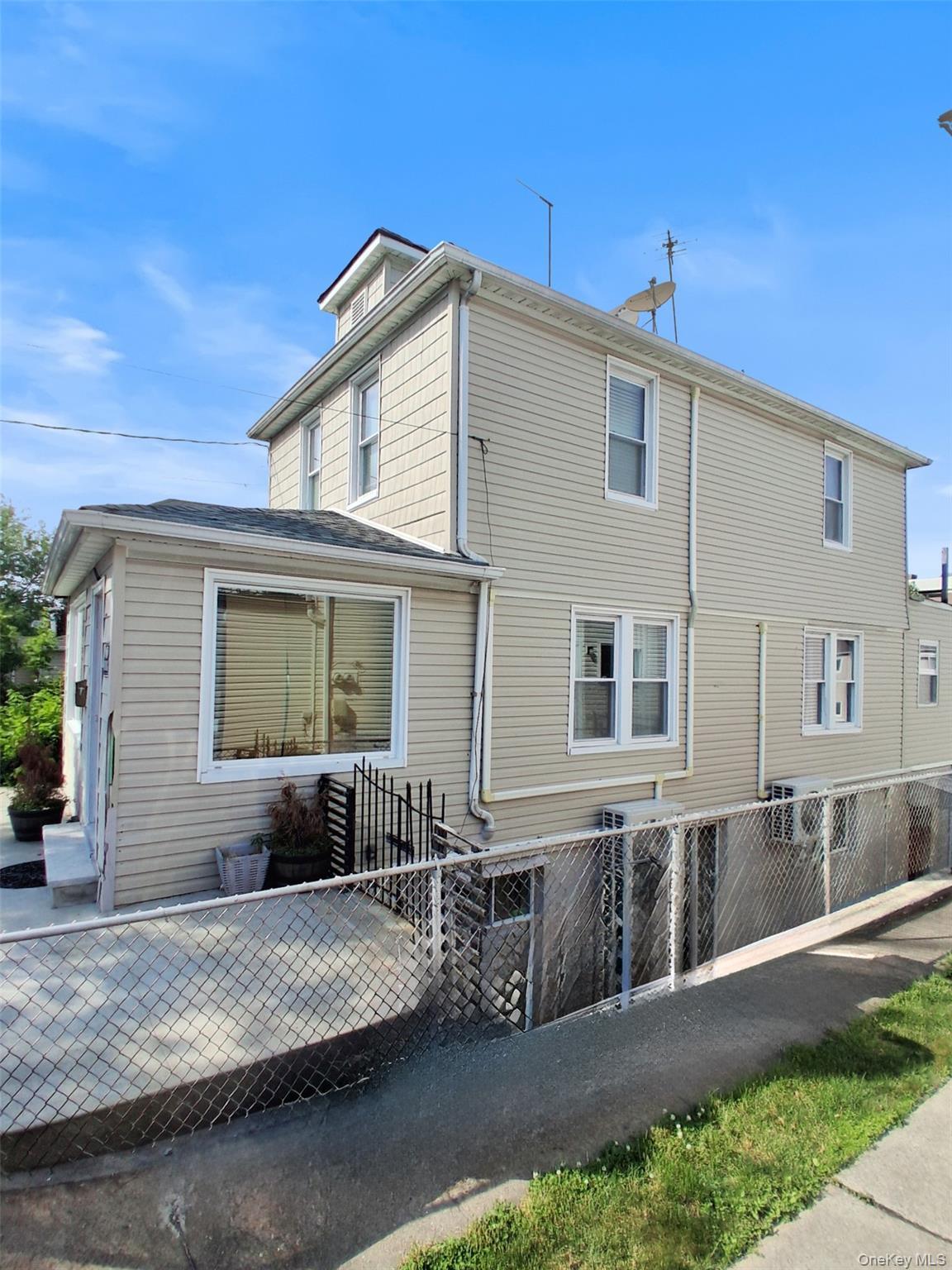Single Family Logan Avenue Bronx, NY 10465, MLS-1015035-2