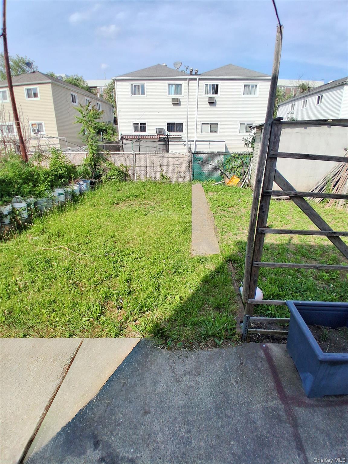 Single Family Logan Avenue  Bronx, NY 10465, MLS-1015035-4