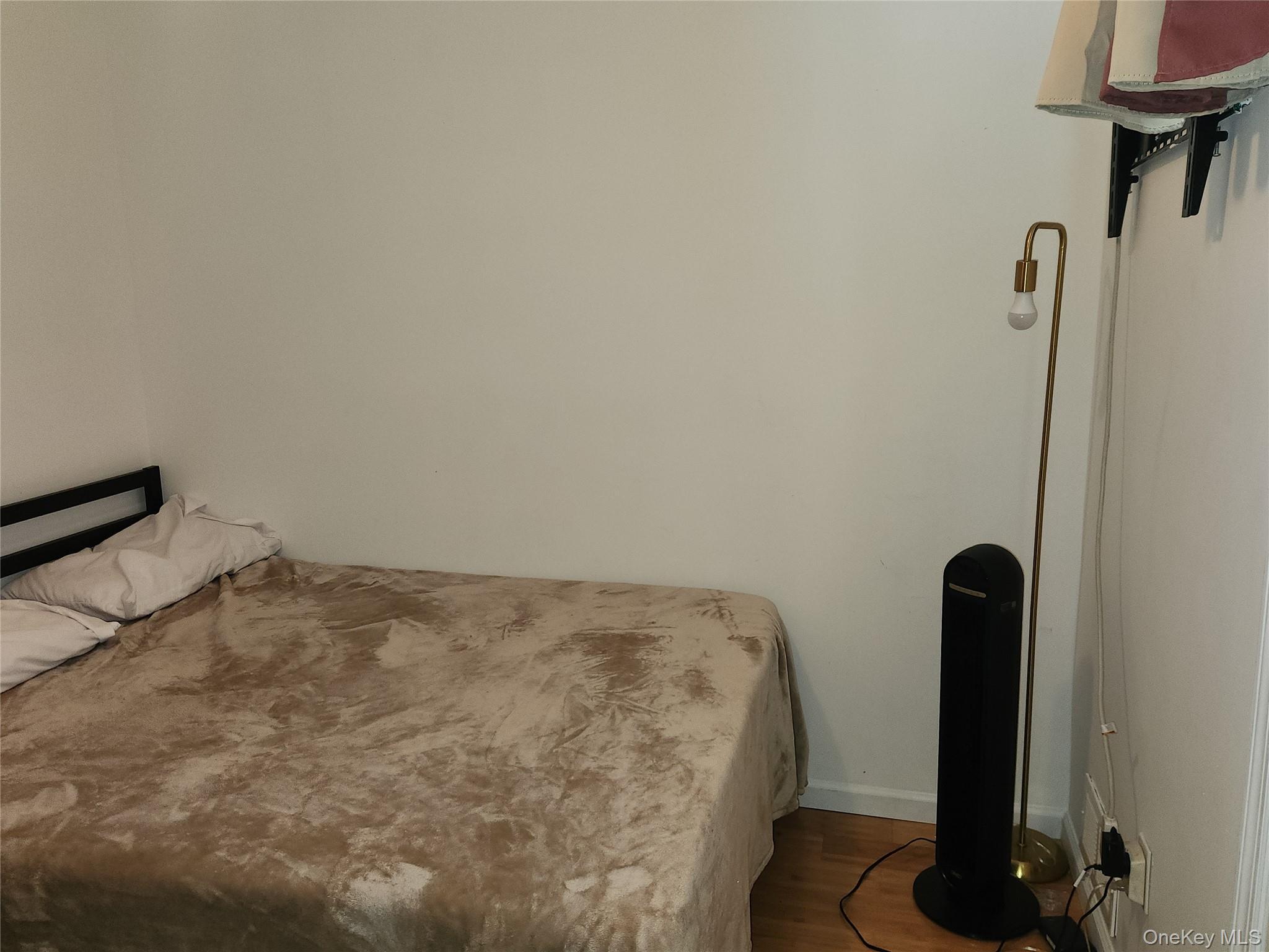 Single Family Gunther  Bronx, NY 10469, MLS-1015048-13