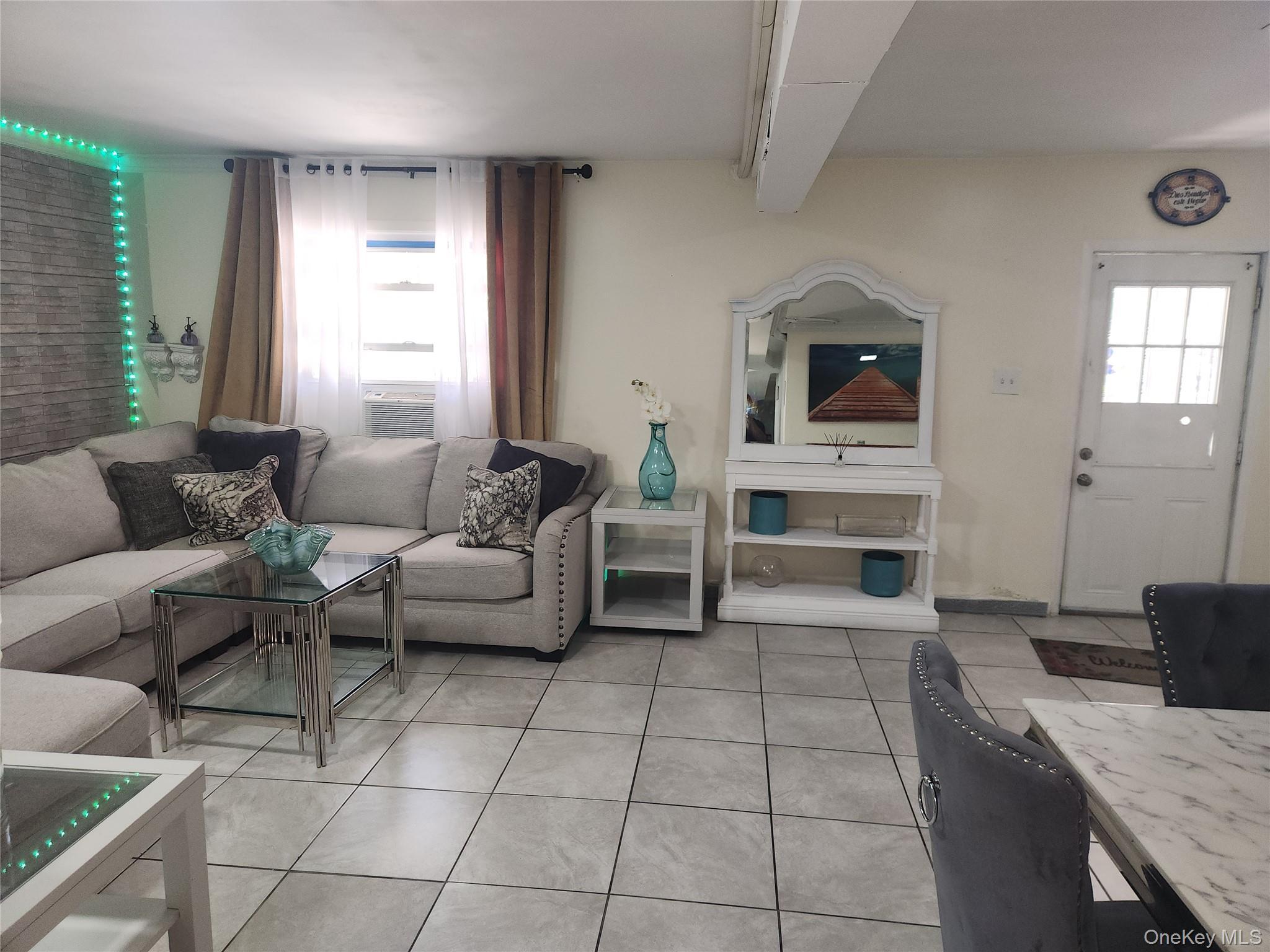 Single Family Gunther  Bronx, NY 10469, MLS-1015048-16