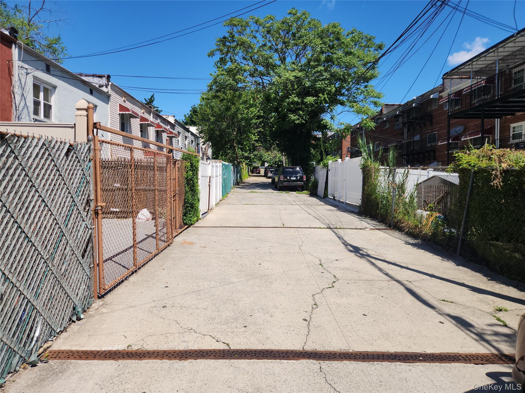 Single Family Gunther  Bronx, NY 10469, MLS-1015048-31