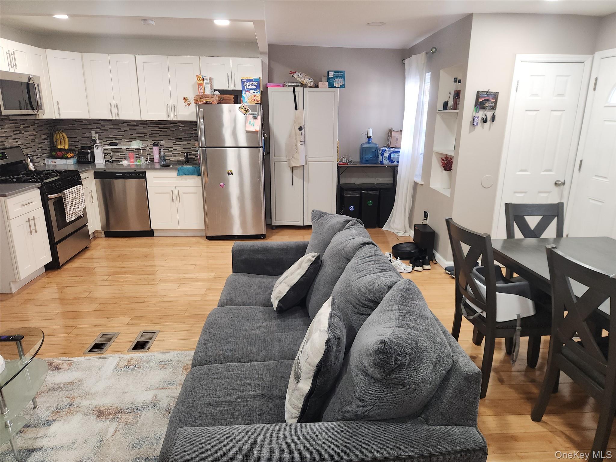 Single Family Gunther  Bronx, NY 10469, MLS-1015048-4