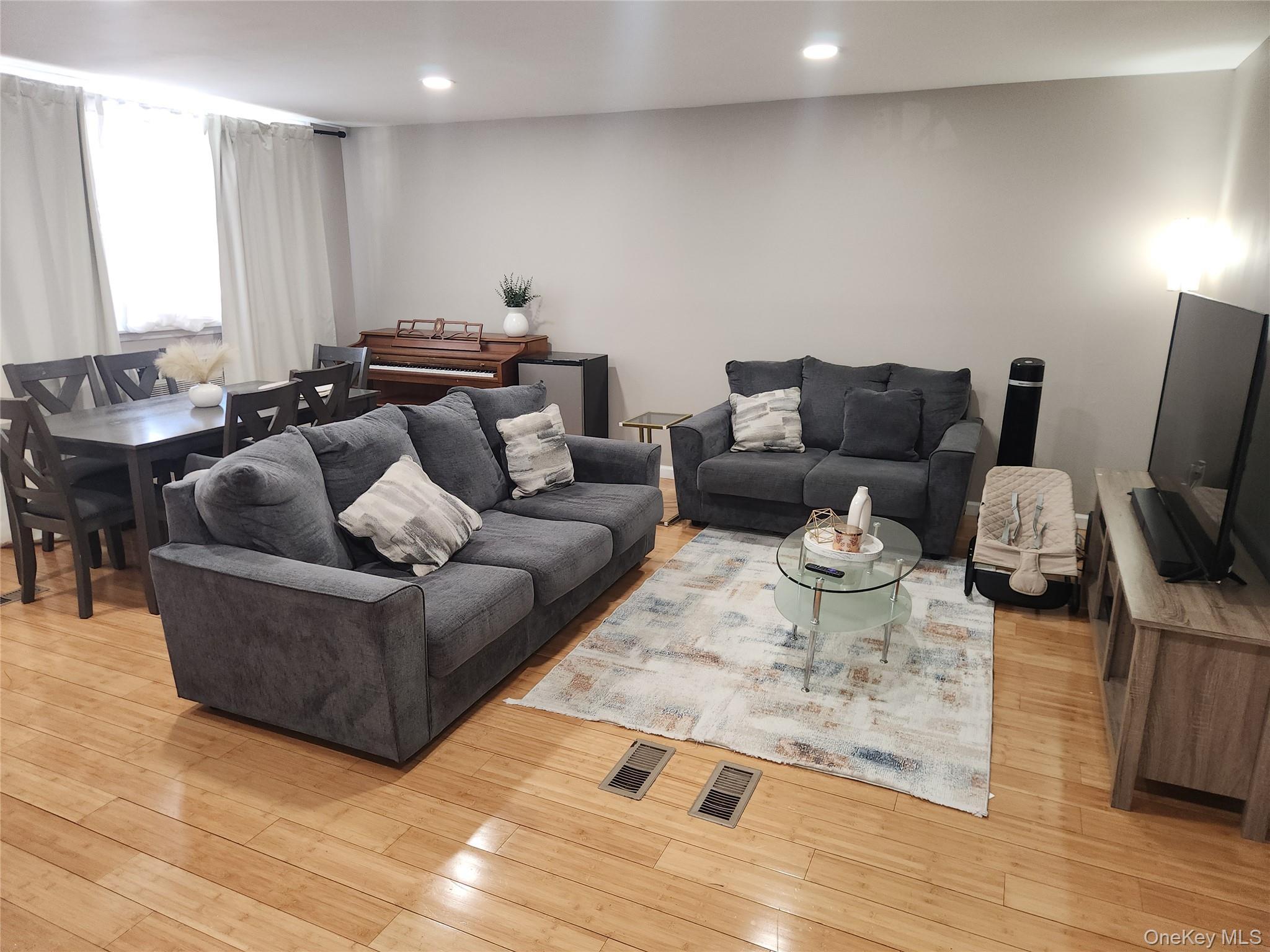 Single Family Gunther  Bronx, NY 10469, MLS-1015048-6