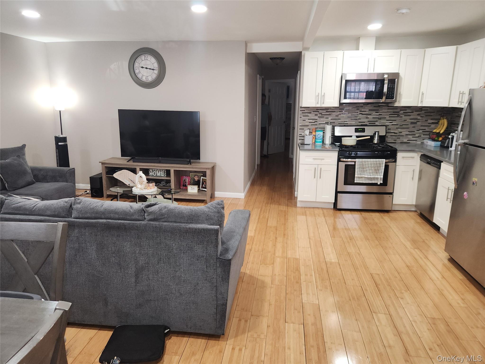 Single Family Gunther  Bronx, NY 10469, MLS-1015048-7