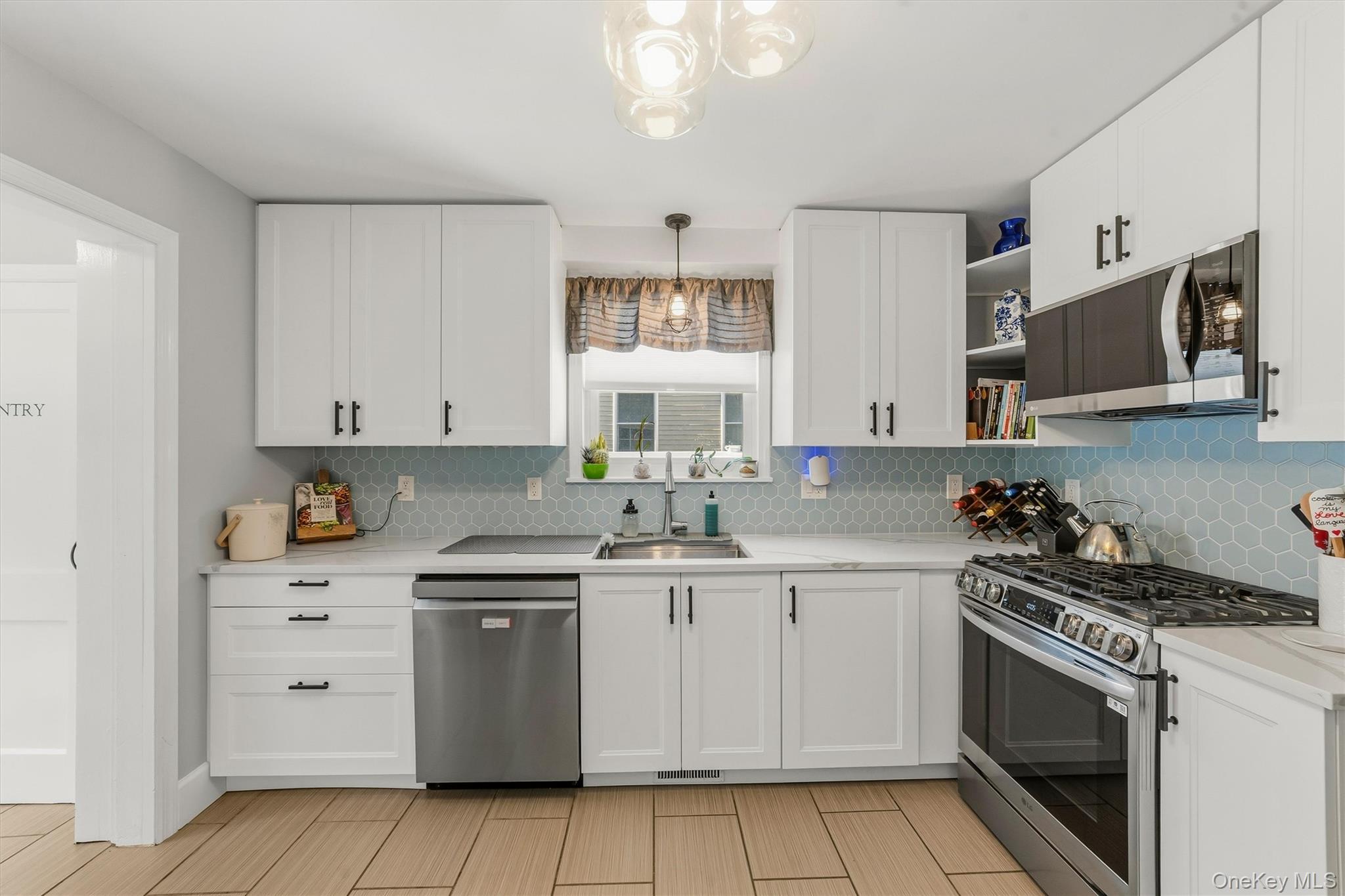 Single Family Brook Place Westchester County, NY 10562, MLS-1015069-10