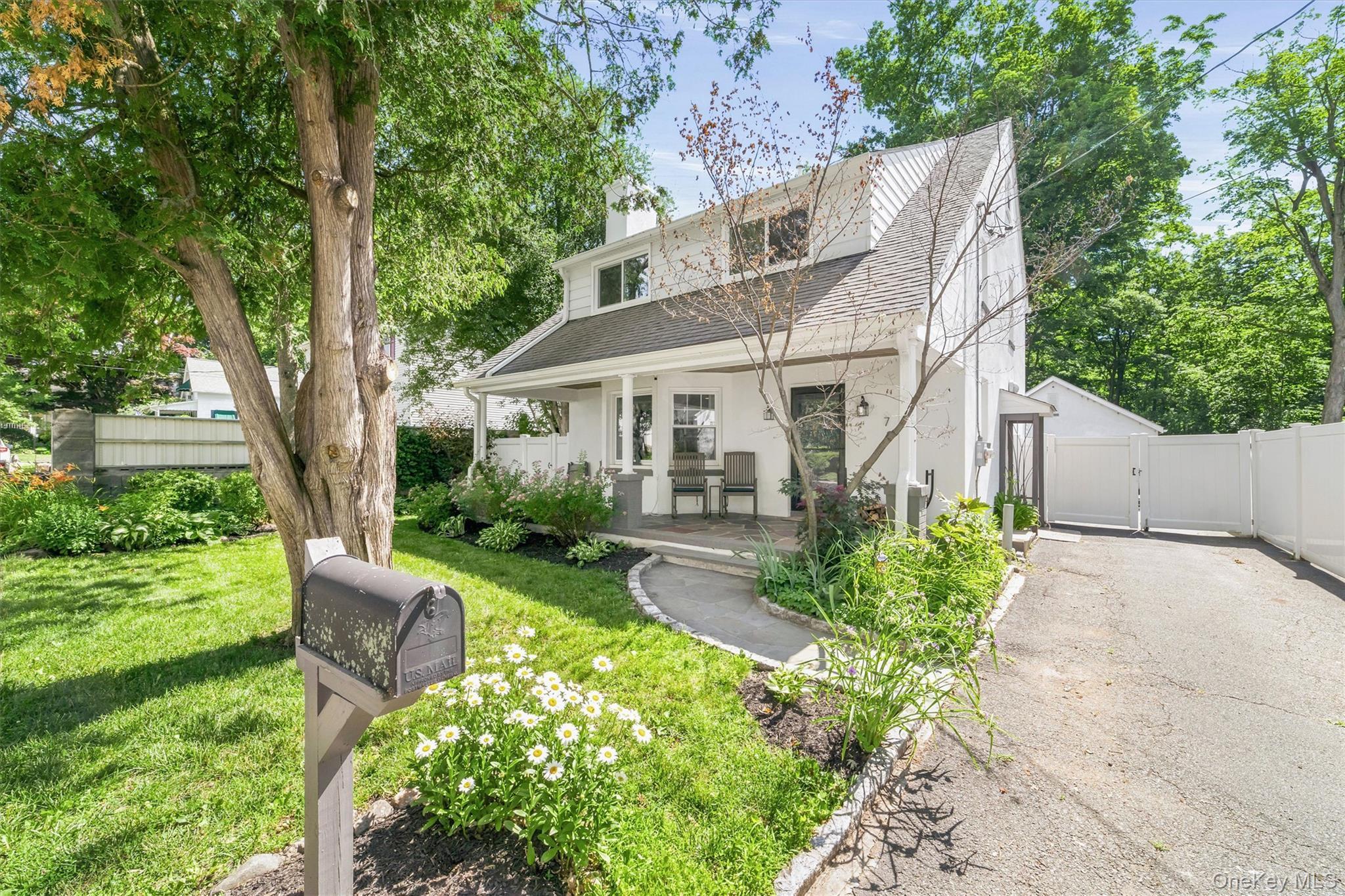 Single Family Brook Place Westchester County, NY 10562, MLS-1015069-2