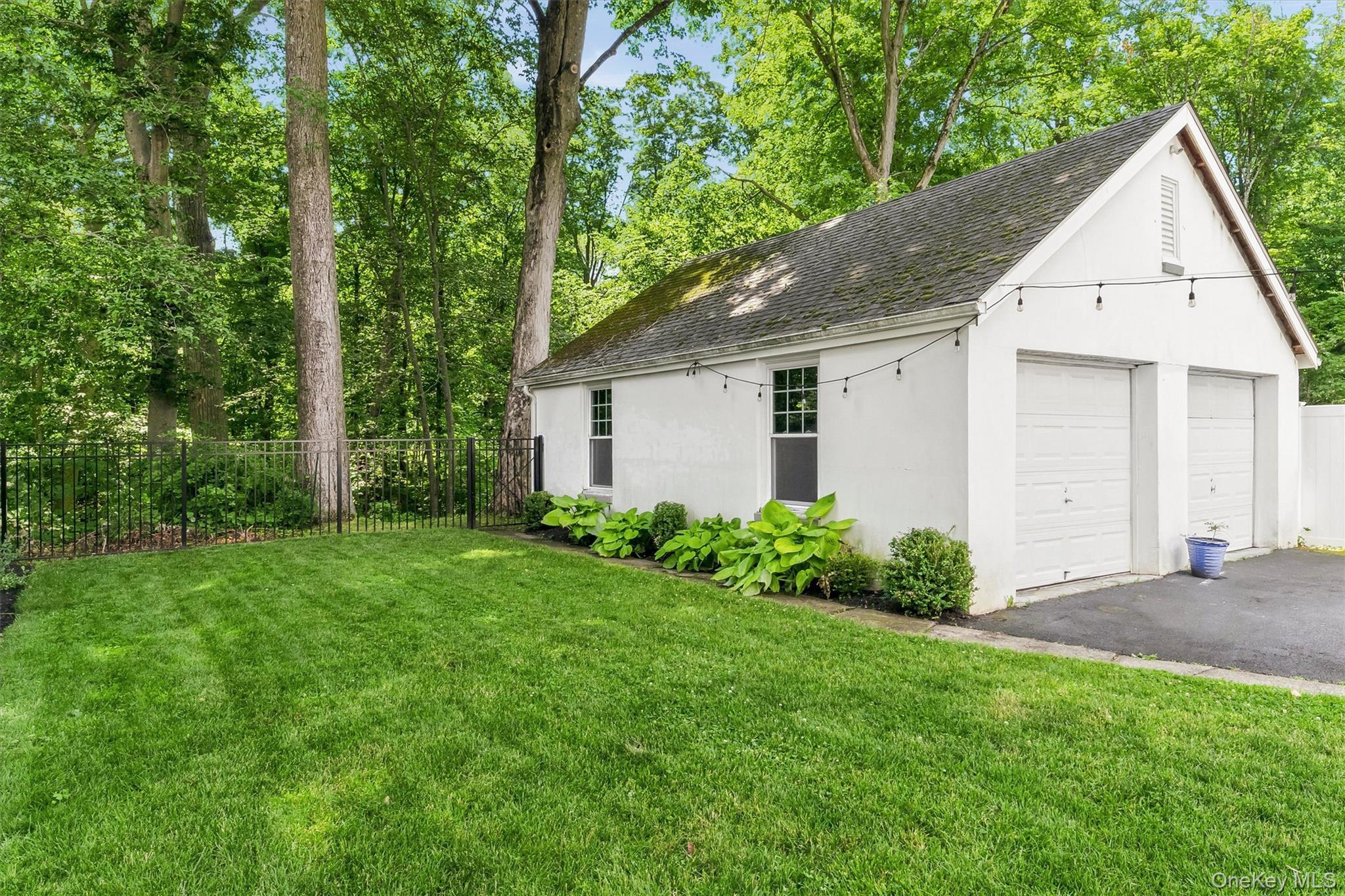 Single Family Brook Place Westchester County, NY 10562, MLS-1015069-32