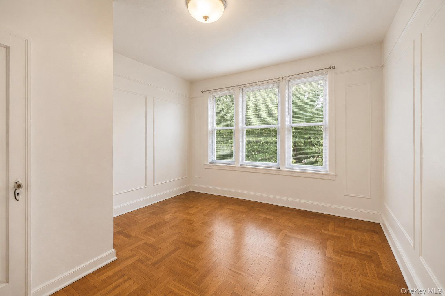 Single Family E 242nd Street Bronx, NY 10470, MLS-1015109-14