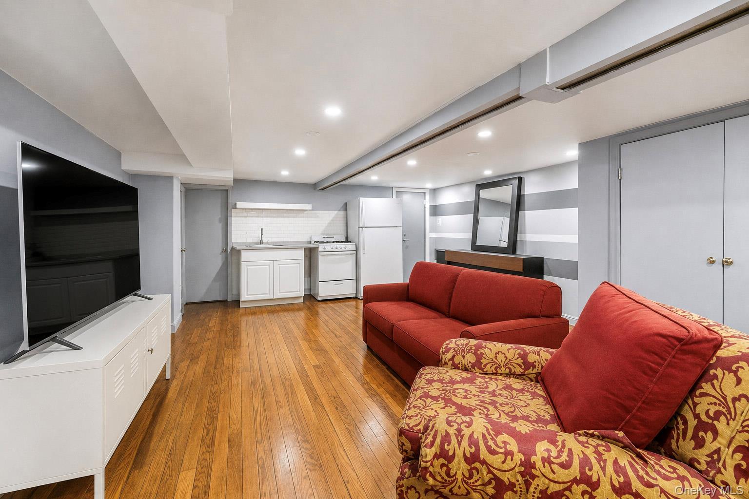 Single Family E 242nd Street Bronx, NY 10470, MLS-1015109-19