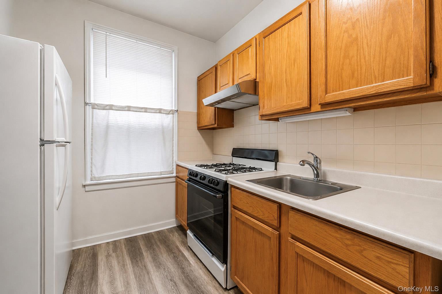 Single Family E 242nd Street Bronx, NY 10470, MLS-1015109-24