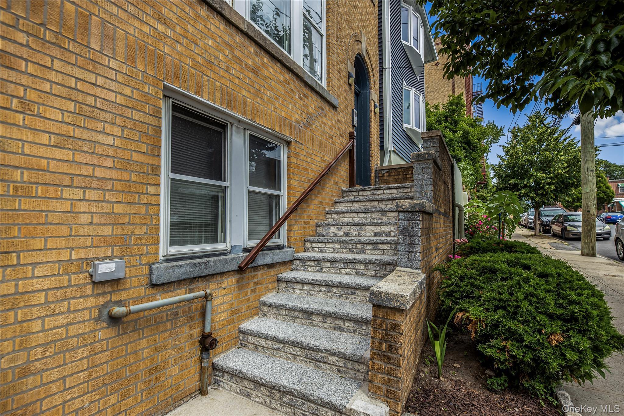 Single Family E 242nd Street Bronx, NY 10470, MLS-1015109-3