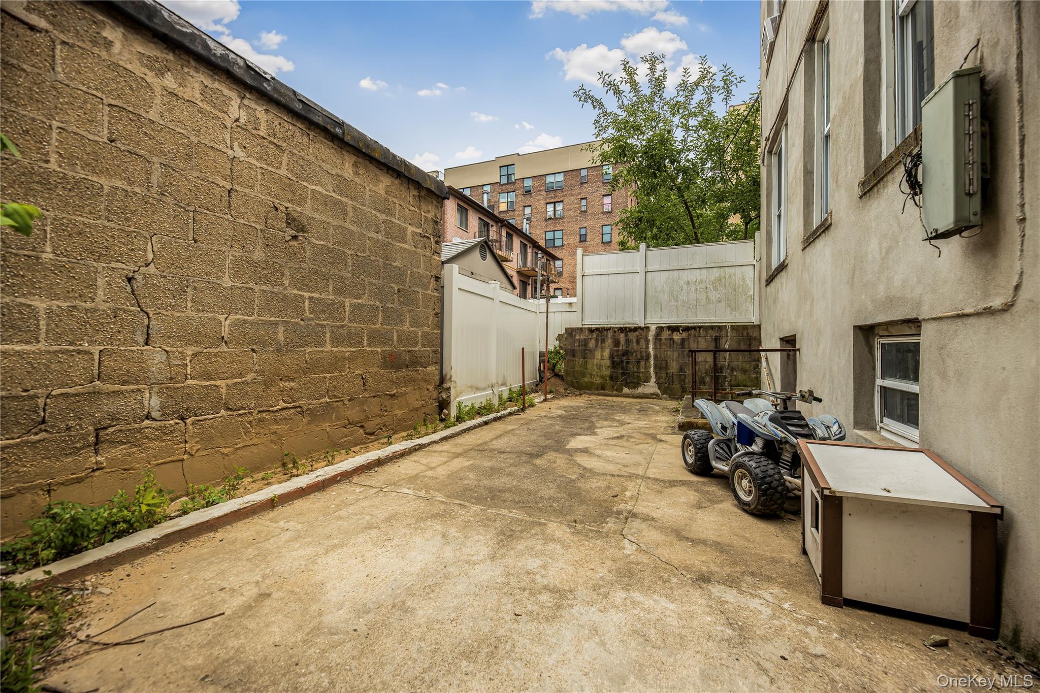 Single Family E 242nd Street Bronx, NY 10470, MLS-1015109-31
