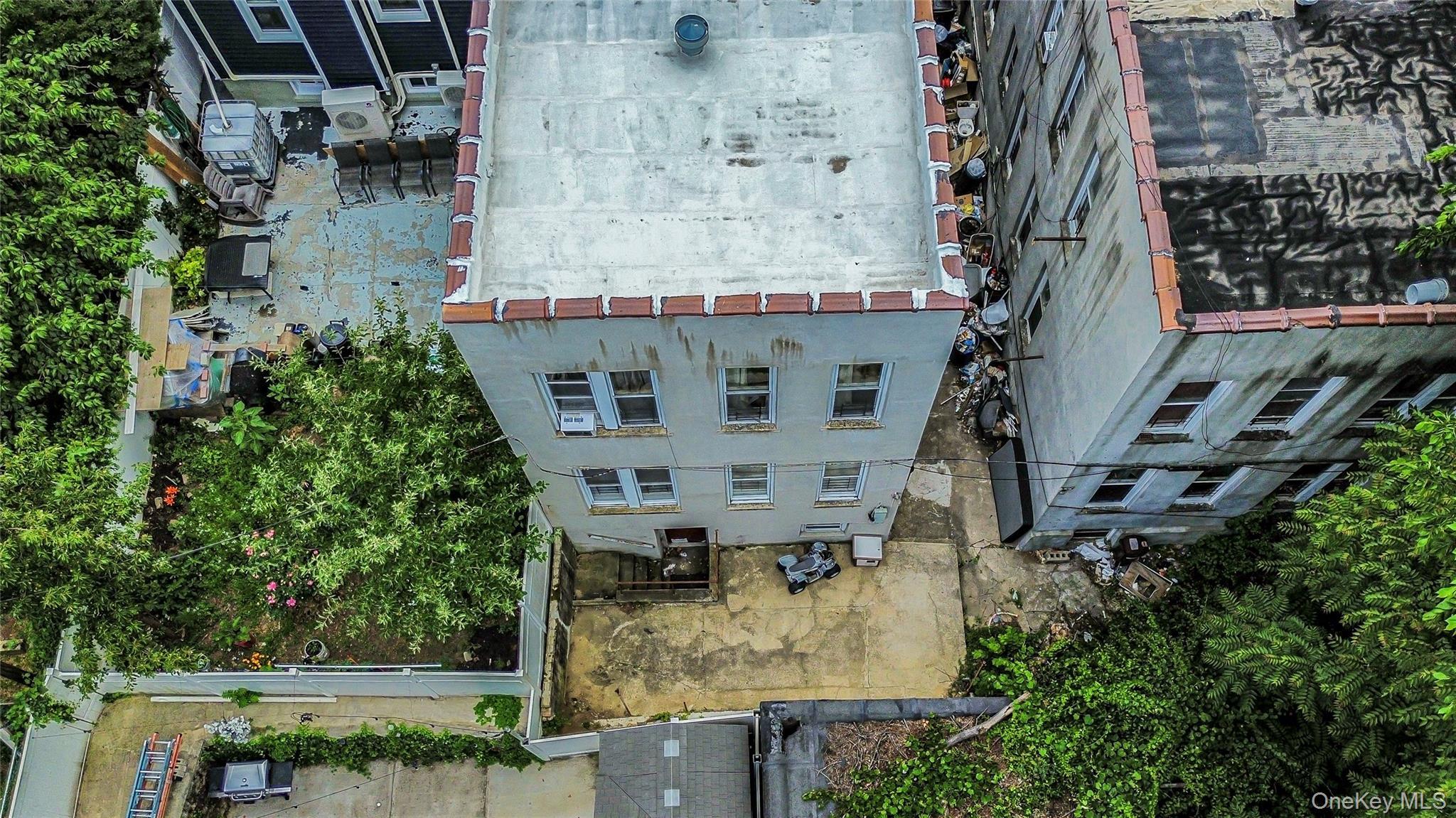 Single Family E 242nd Street Bronx, NY 10470, MLS-1015109-33
