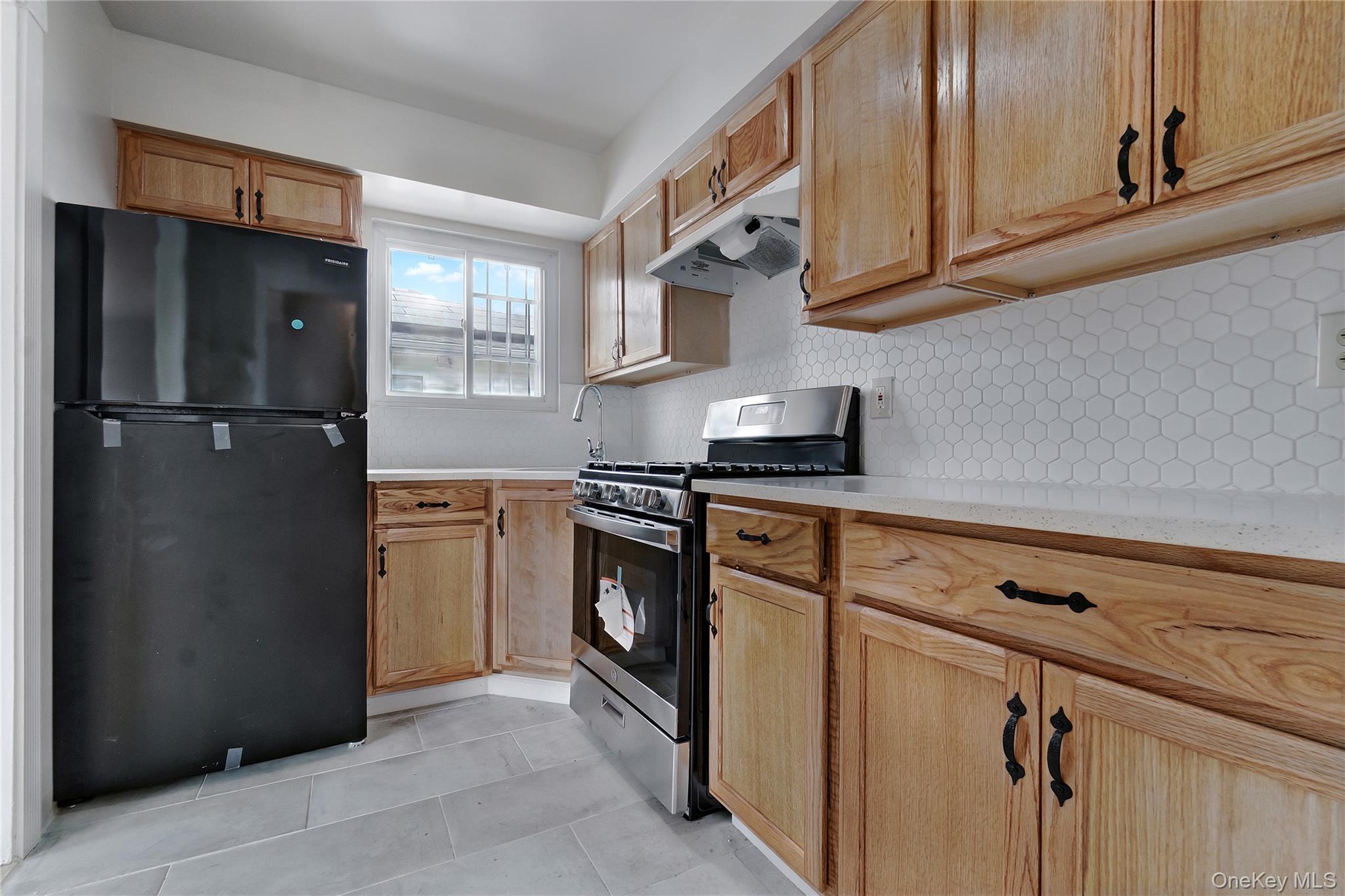Single Family Hillmeyer Avenue Queens, NY 11692, MLS-1015133-16