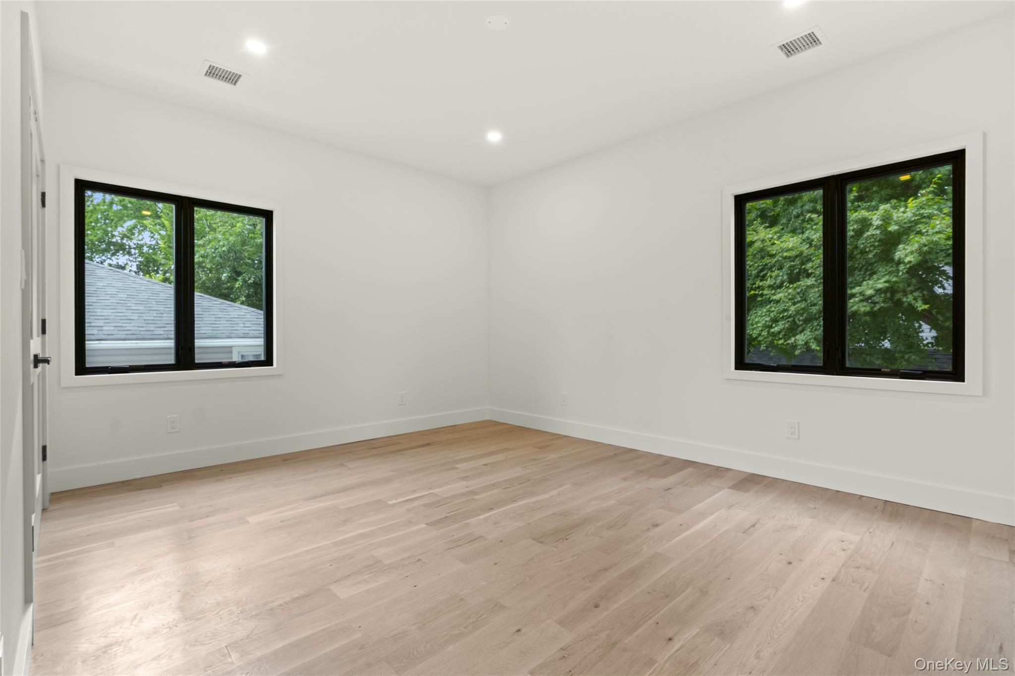 Single Family Garfield Place Nassau County, NY 11577, MLS-1015170-21