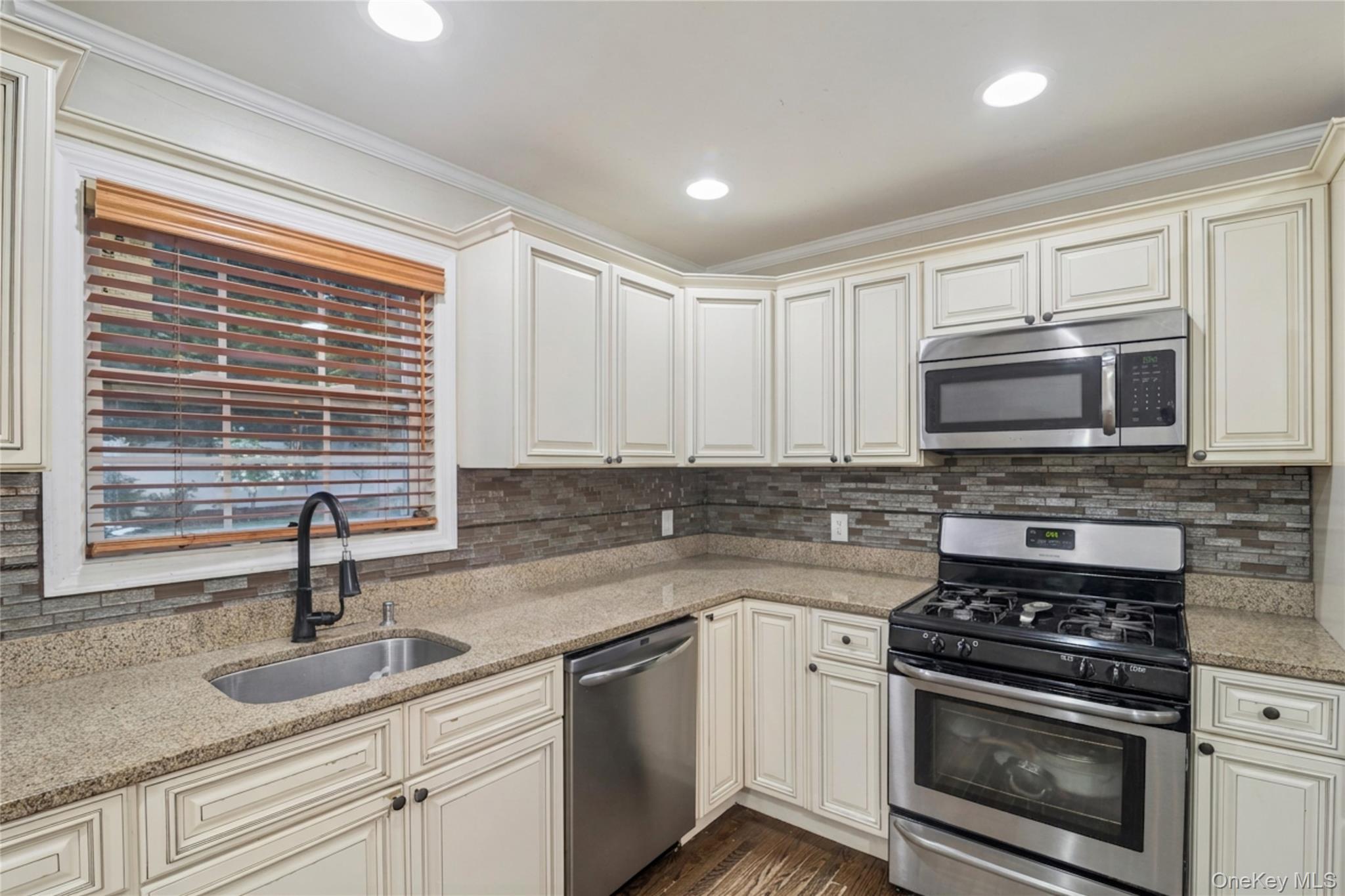 Single Family Parsnip Pond Road  Suffolk County, NY 11755, MLS-1015205-11