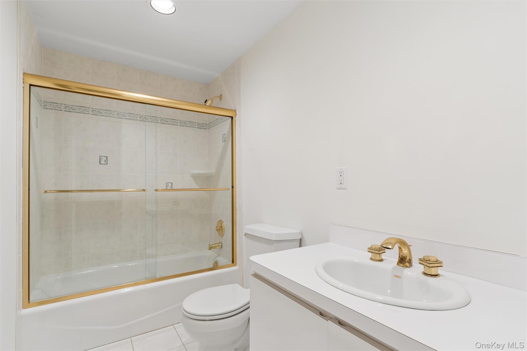 Single Family Greenwood Lane  Nassau County, NY 11797, MLS-1015209-38