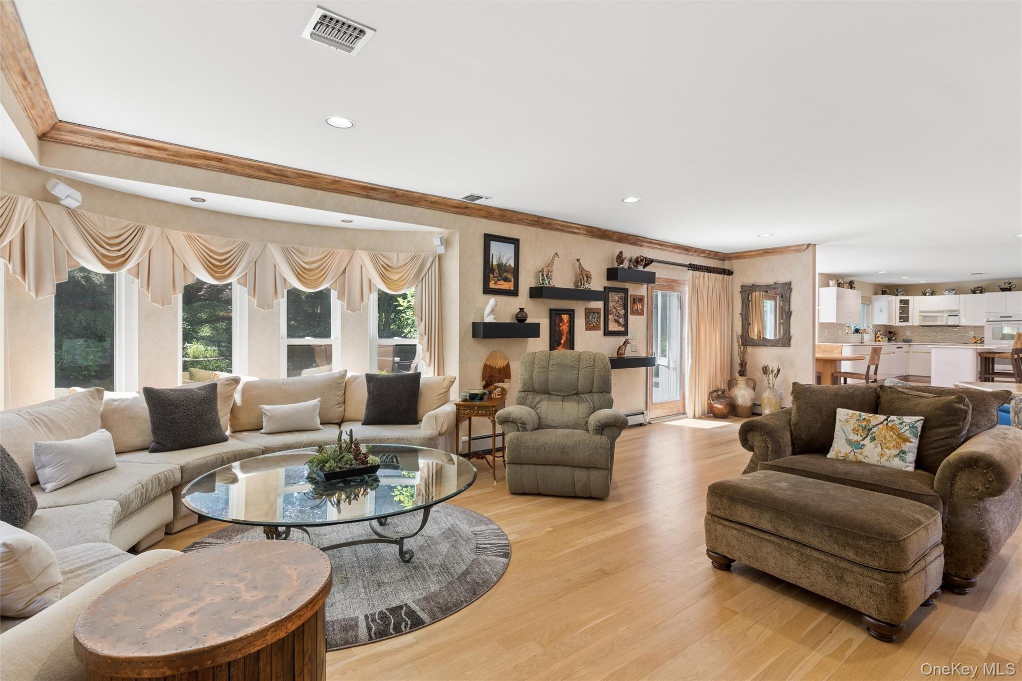 Single Family Greenwood Lane  Nassau County, NY 11797, MLS-1015209-9