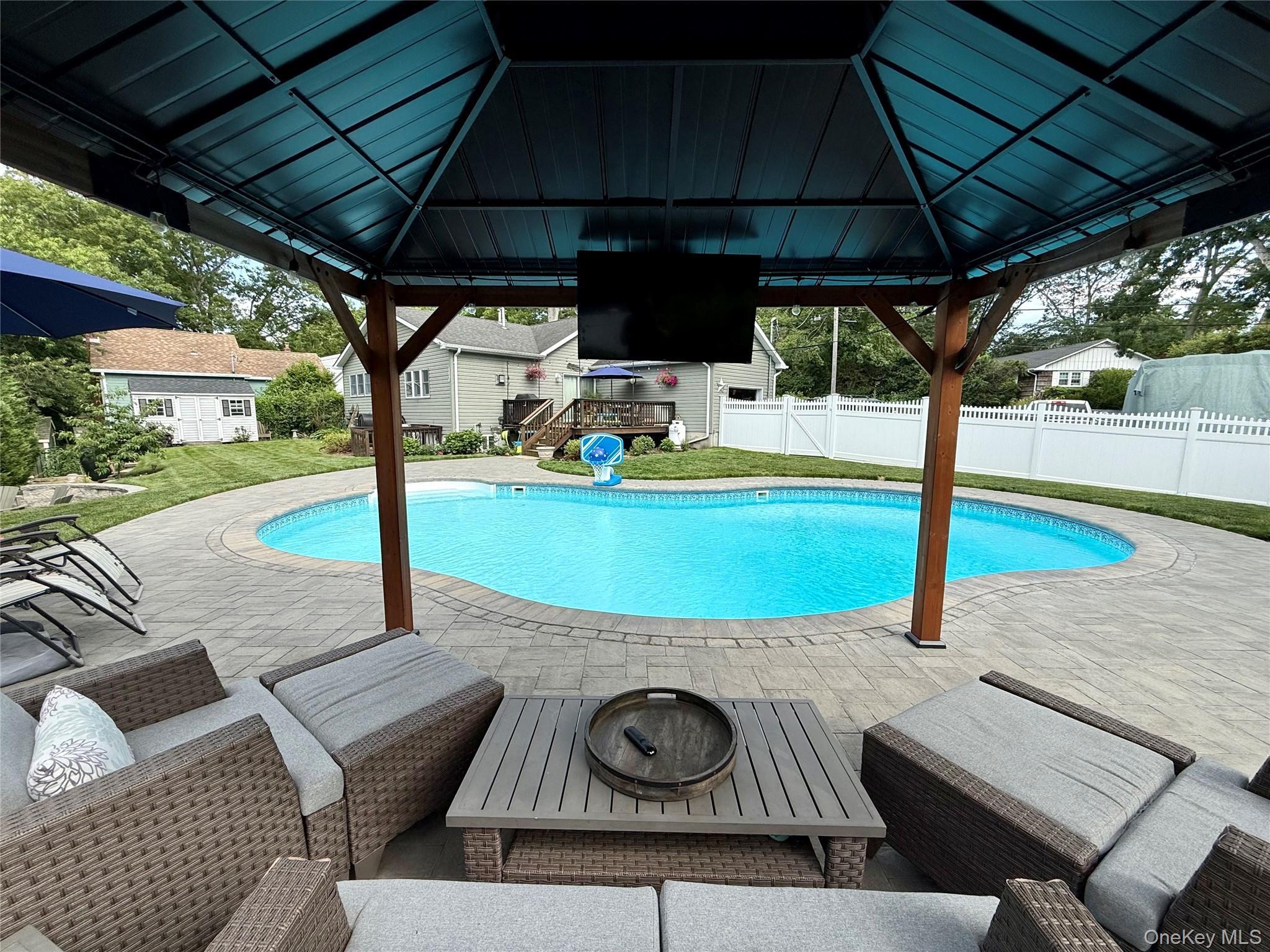 Single Family Crane Neck Drive Suffolk County, NY 11789, MLS-1015229-19