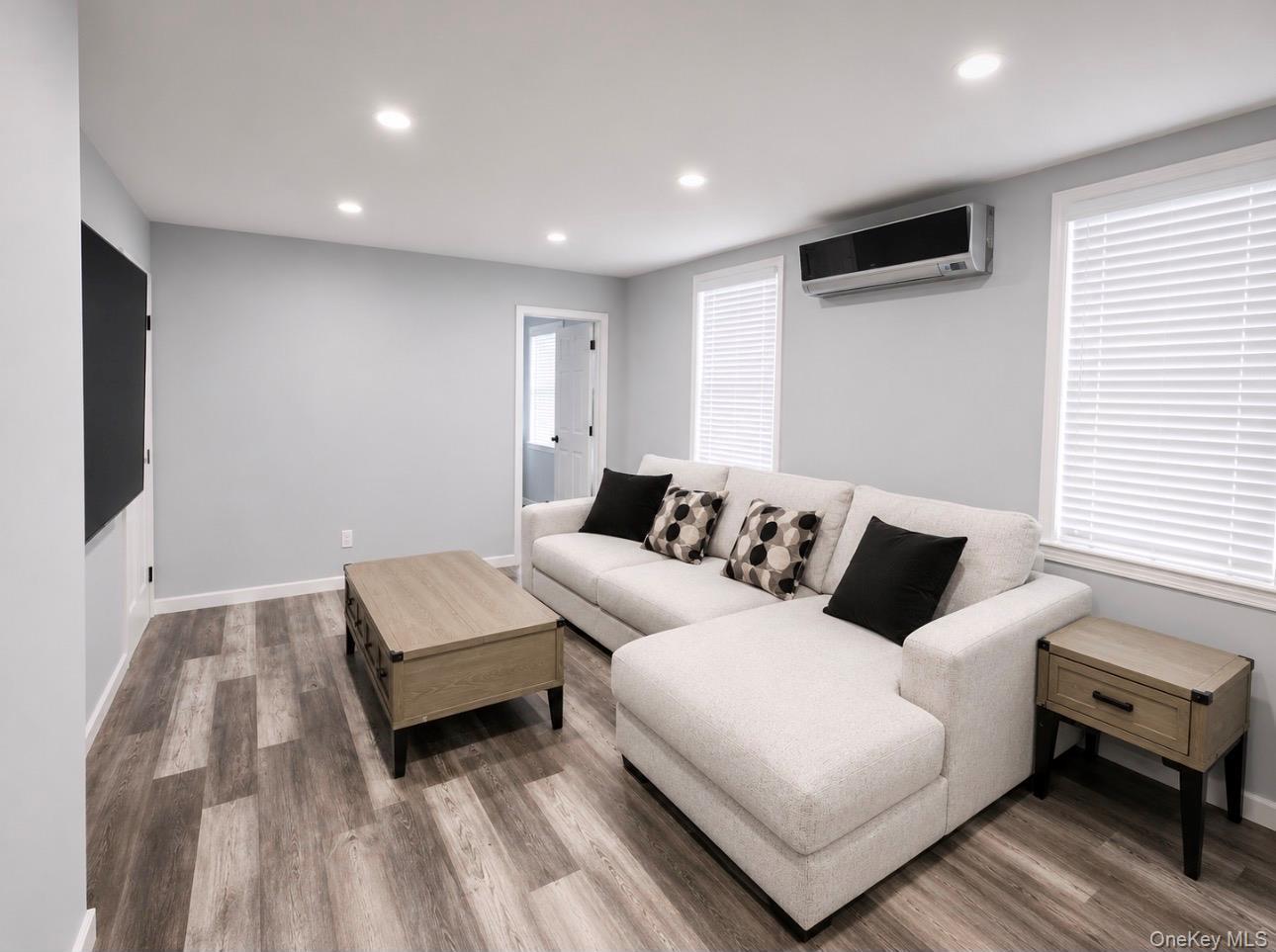 Single Family 80th Road  Queens, NY 11385, MLS-1015289-4