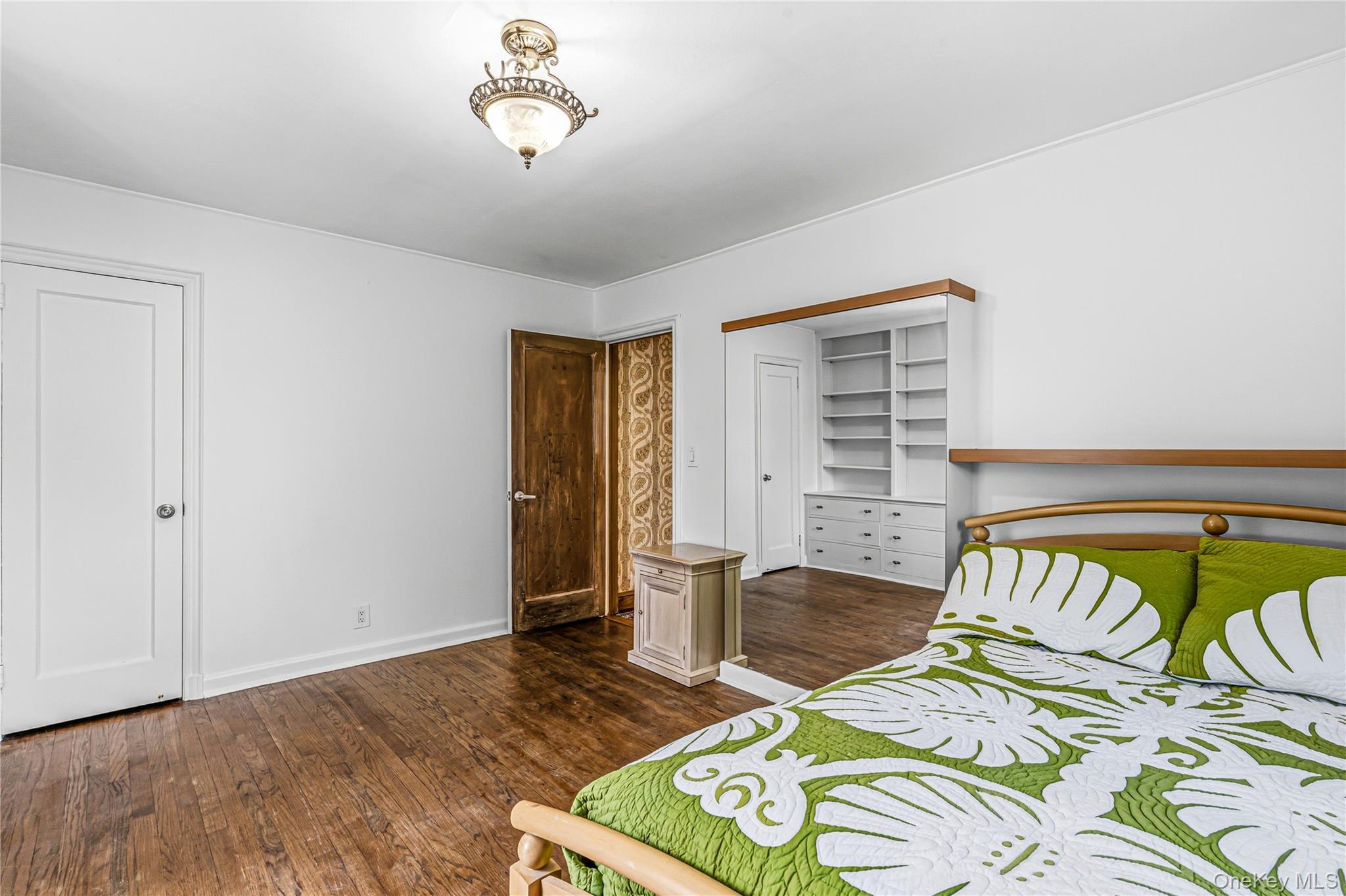 Single Family Strathmore Road  Nassau County, NY 11023, MLS-1015327-23