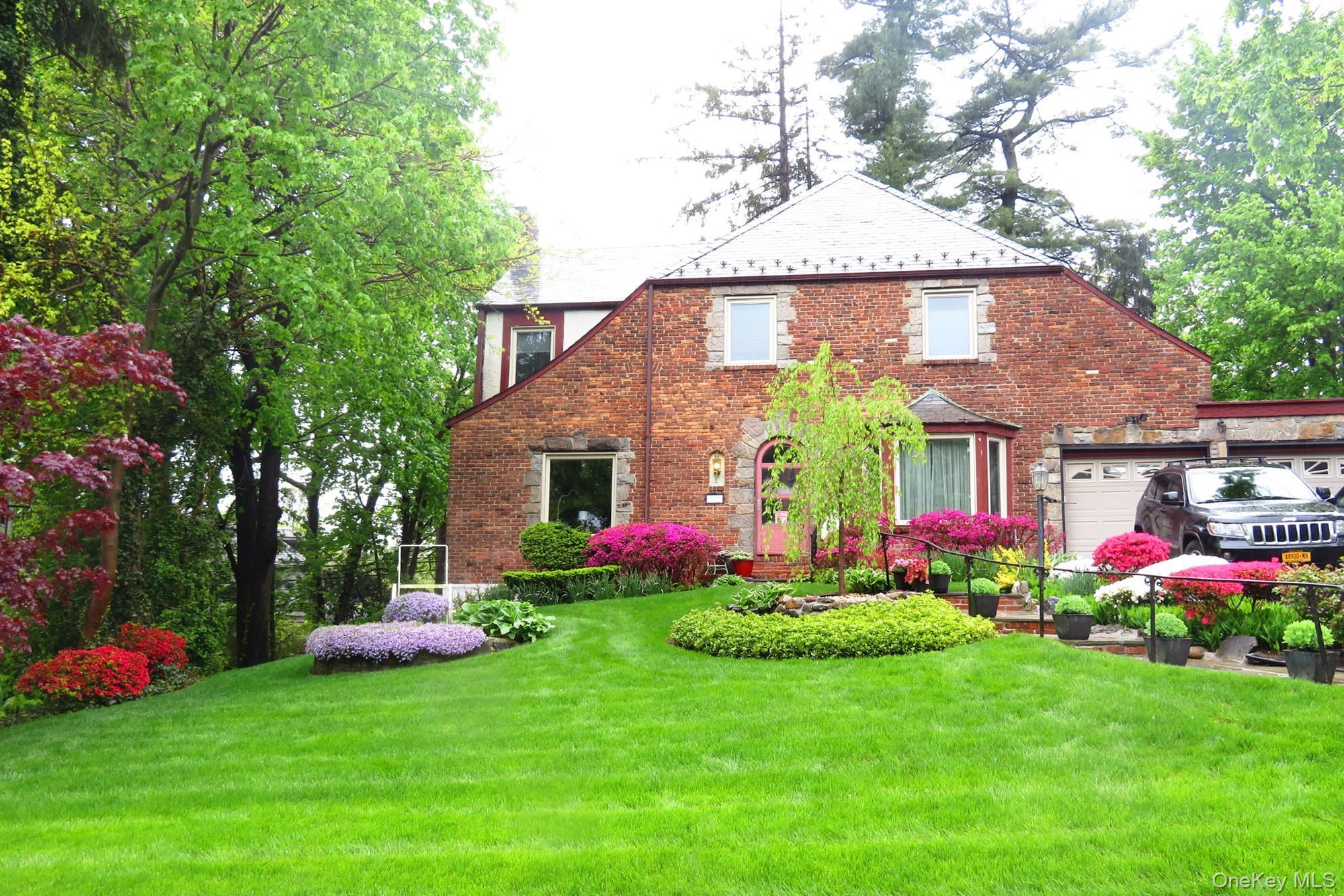 Single Family Strathmore Road  Nassau County, NY 11023, MLS-1015327-33