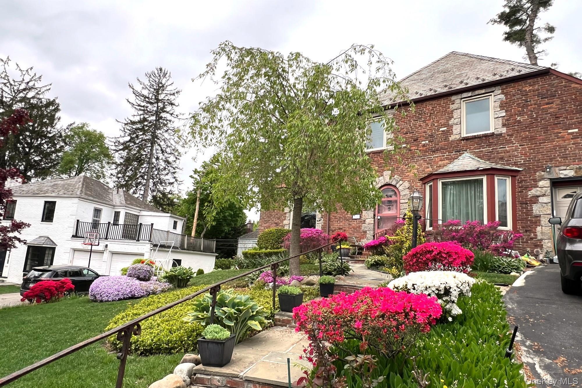 Single Family Strathmore Road  Nassau County, NY 11023, MLS-1015327-36