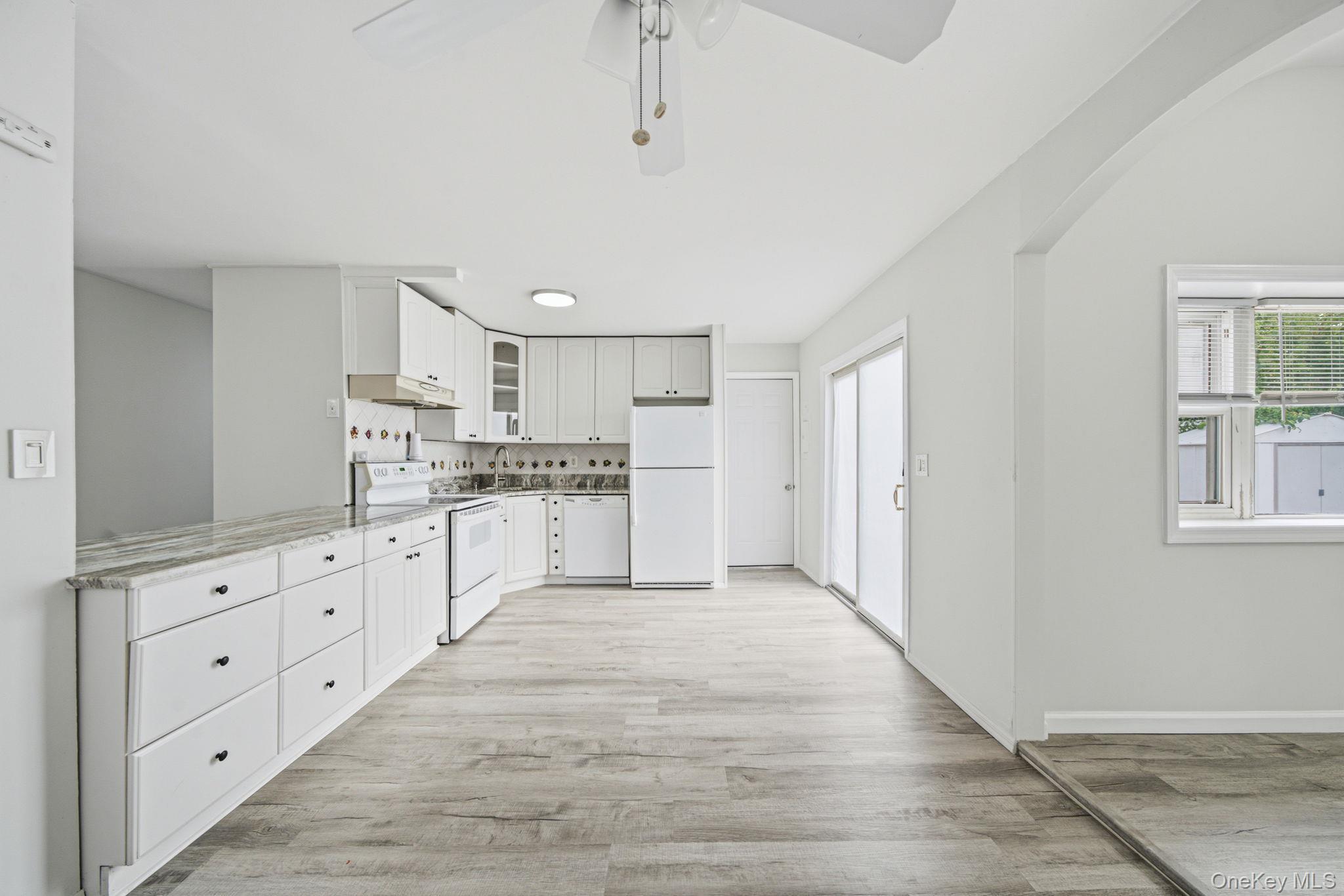 Single Family Carson Lane Suffolk County, NY 11763, MLS-1015446-12