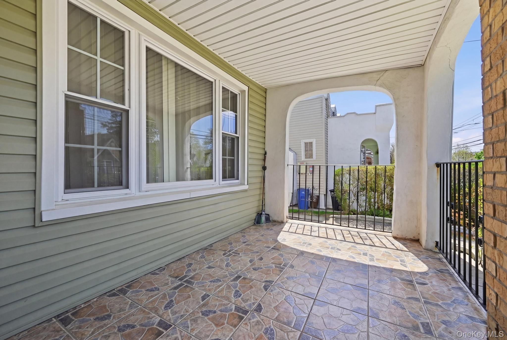 Single Family 231st Street Queens, NY 11413, MLS-1015452-16