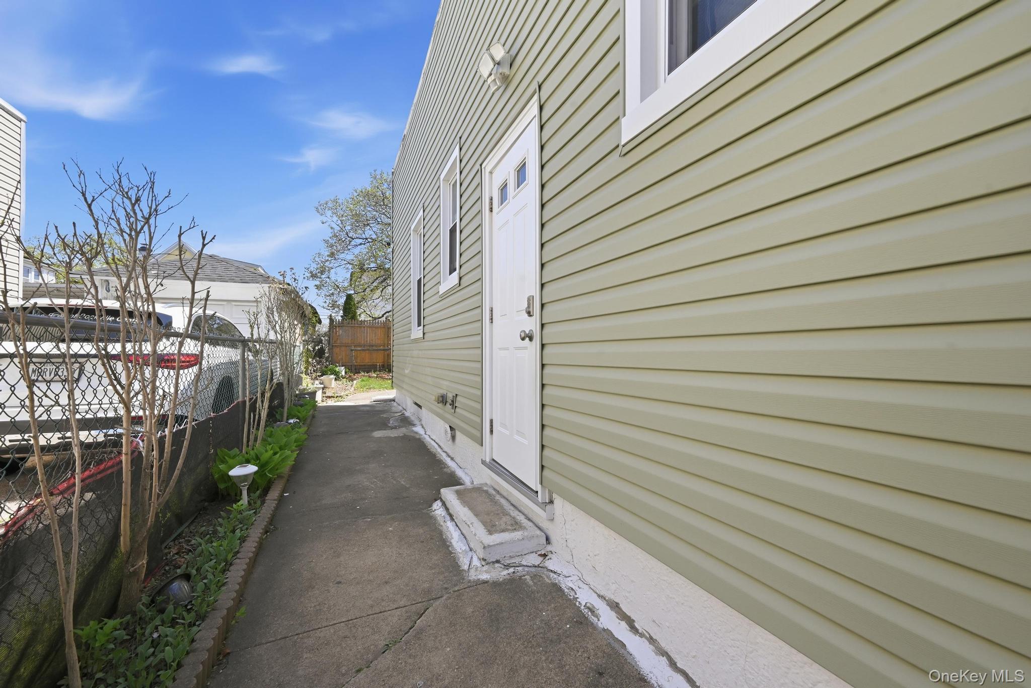 Single Family 231st Street Queens, NY 11413, MLS-1015452-17