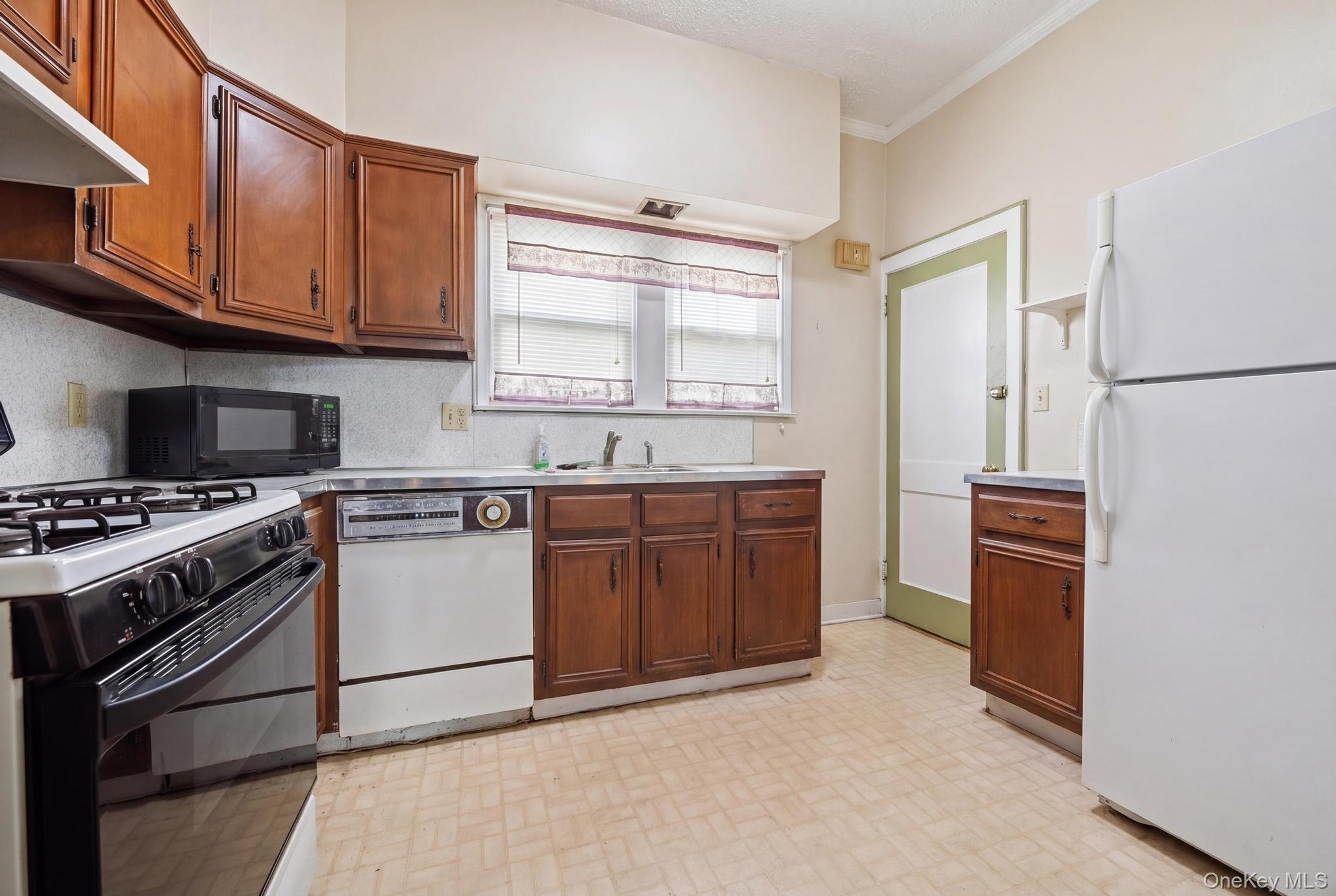 Single Family 231st Street Queens, NY 11413, MLS-1015452-6