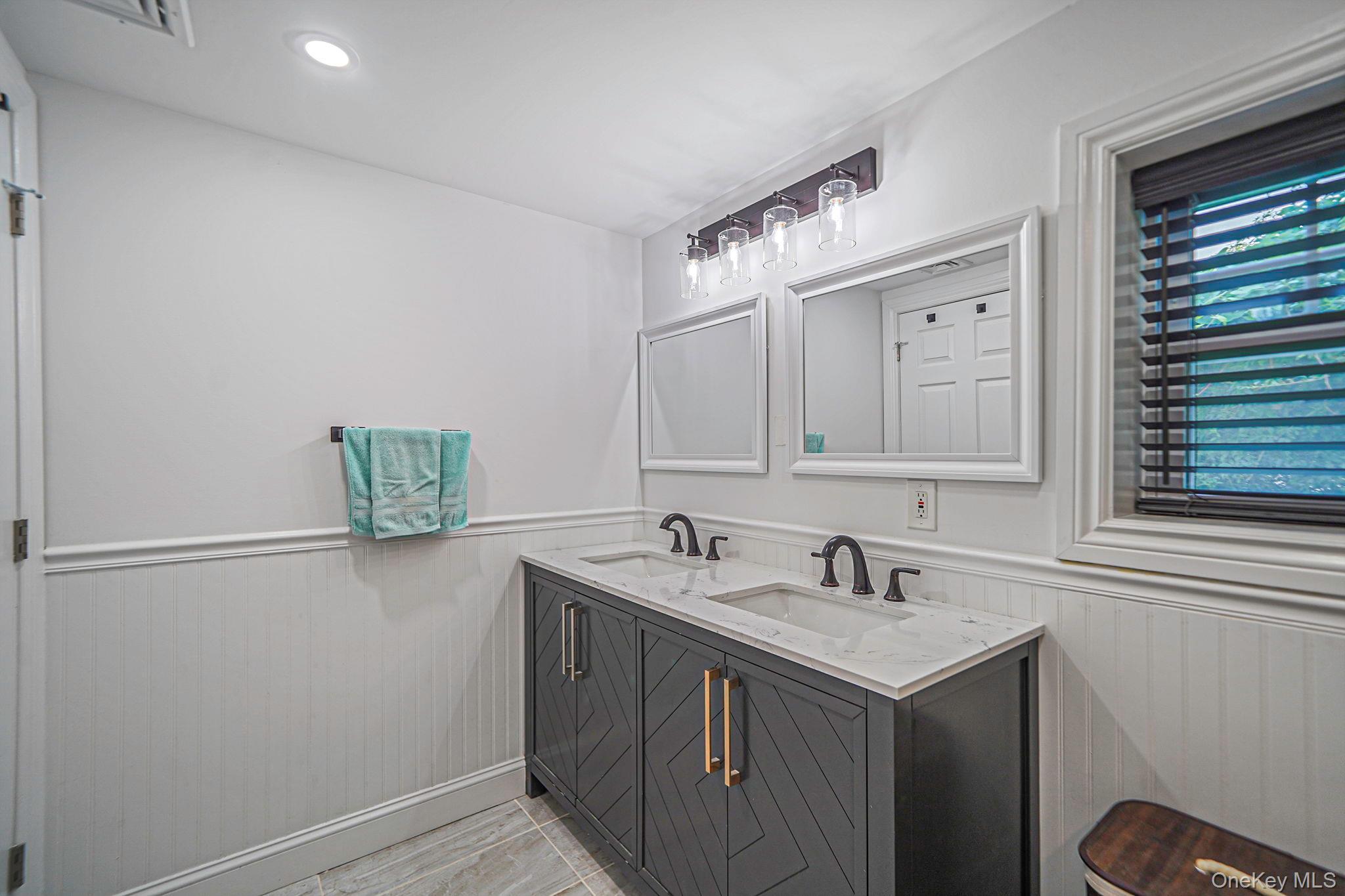 Single Family Cherry Lane Suffolk County, NY 11792, MLS-1015466-27