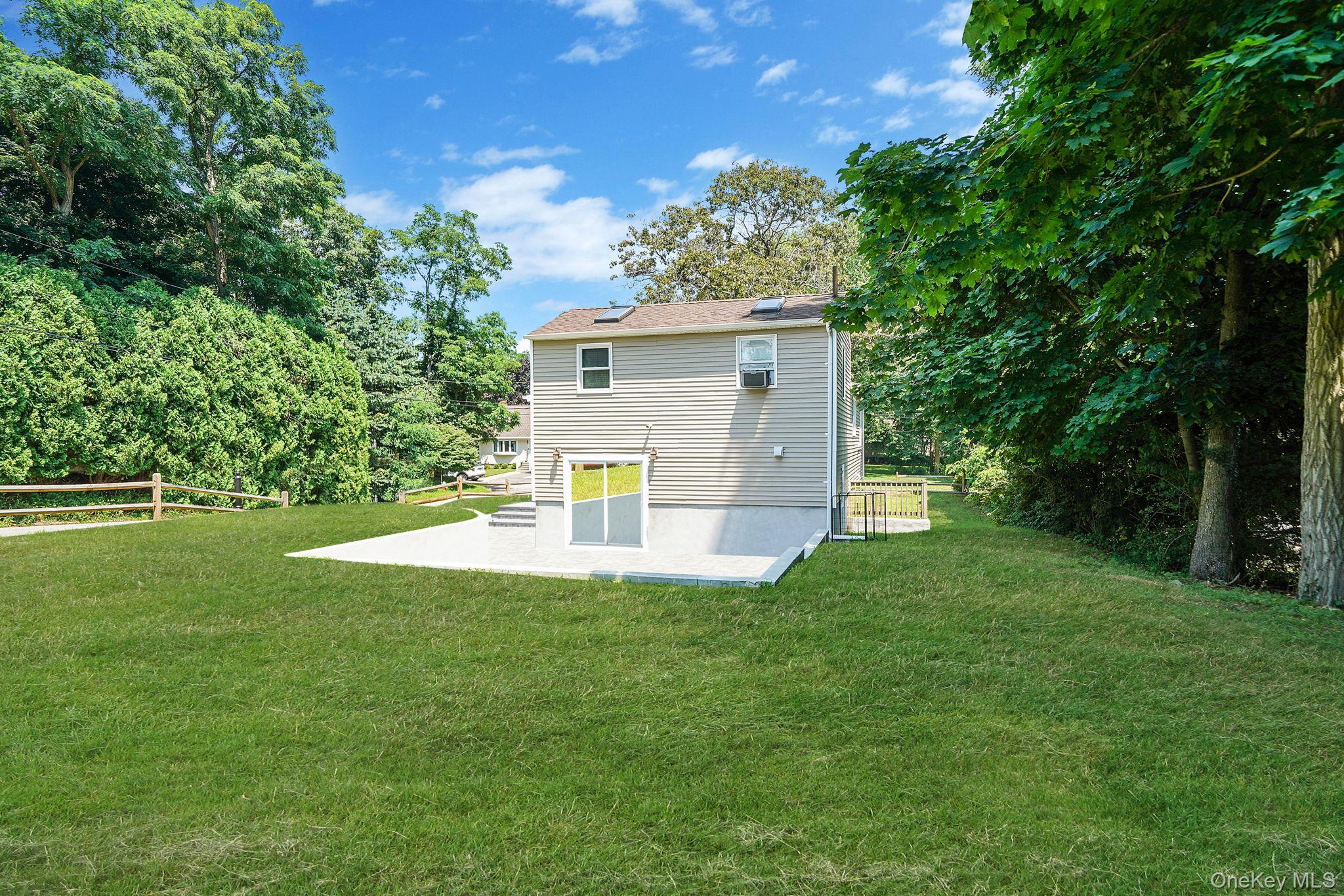Single Family Cherry Lane Suffolk County, NY 11792, MLS-1015466-30
