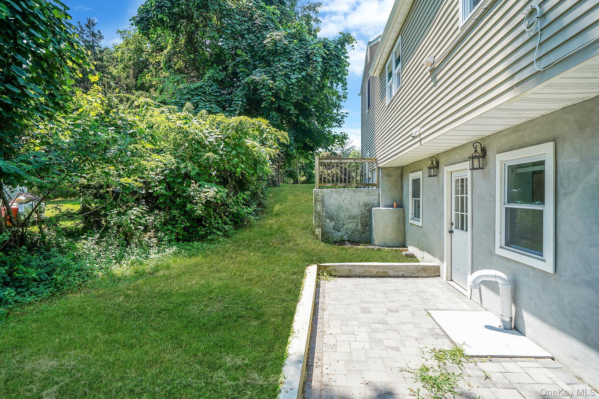 Single Family Cherry Lane Suffolk County, NY 11792, MLS-1015466-31
