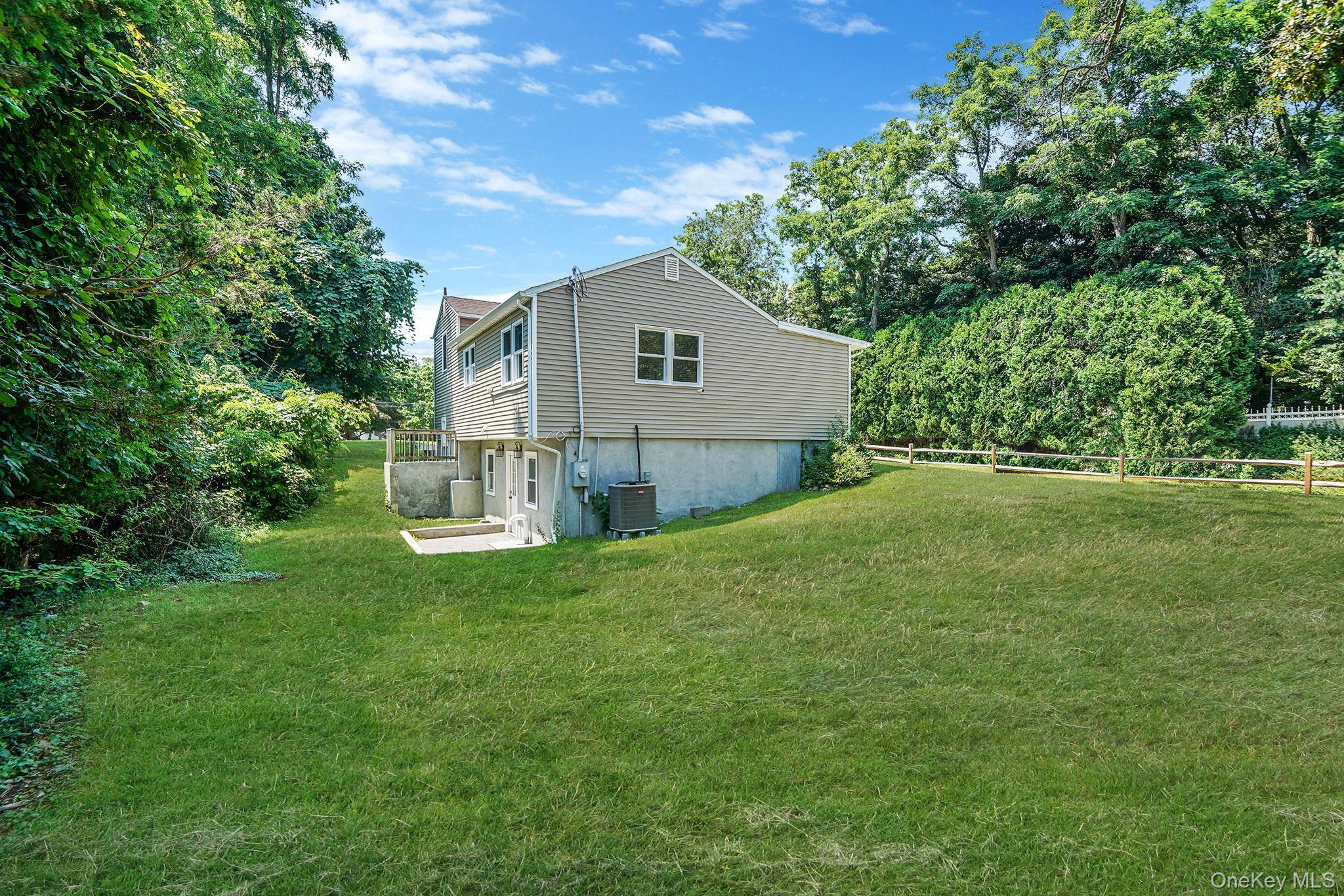 Single Family Cherry Lane Suffolk County, NY 11792, MLS-1015466-32