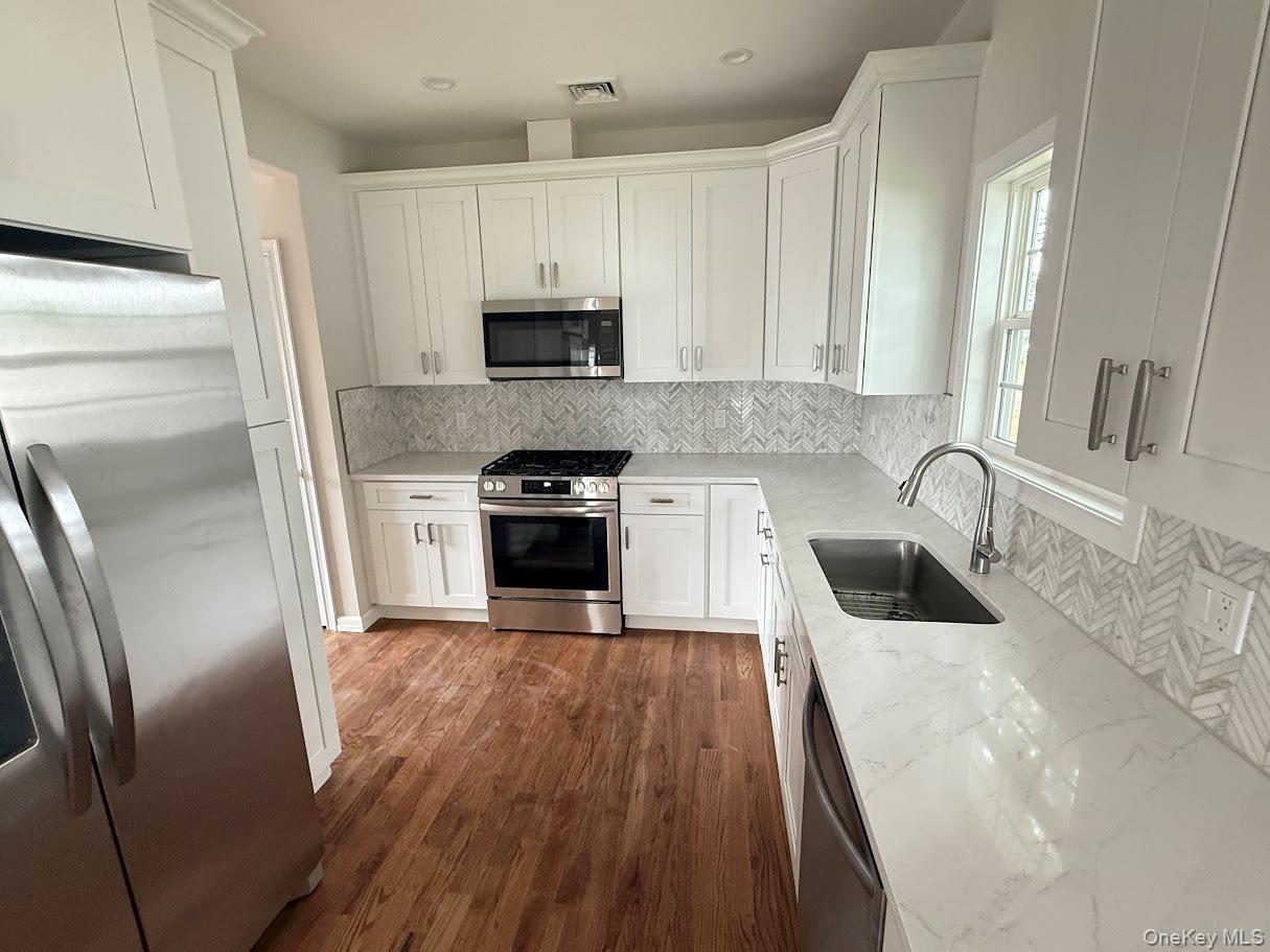 Single Family Gail Grace Court Suffolk County, NY 11726, MLS-1015498-11