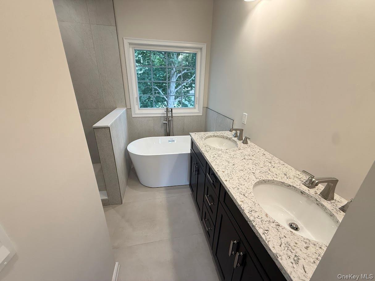 Single Family Gail Grace Court Suffolk County, NY 11726, MLS-1015498-15
