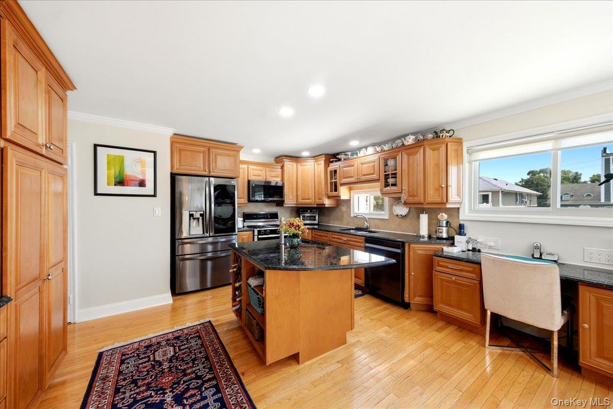 Single Family Giegerich Bronx, NY 10465, MLS-1015562-10