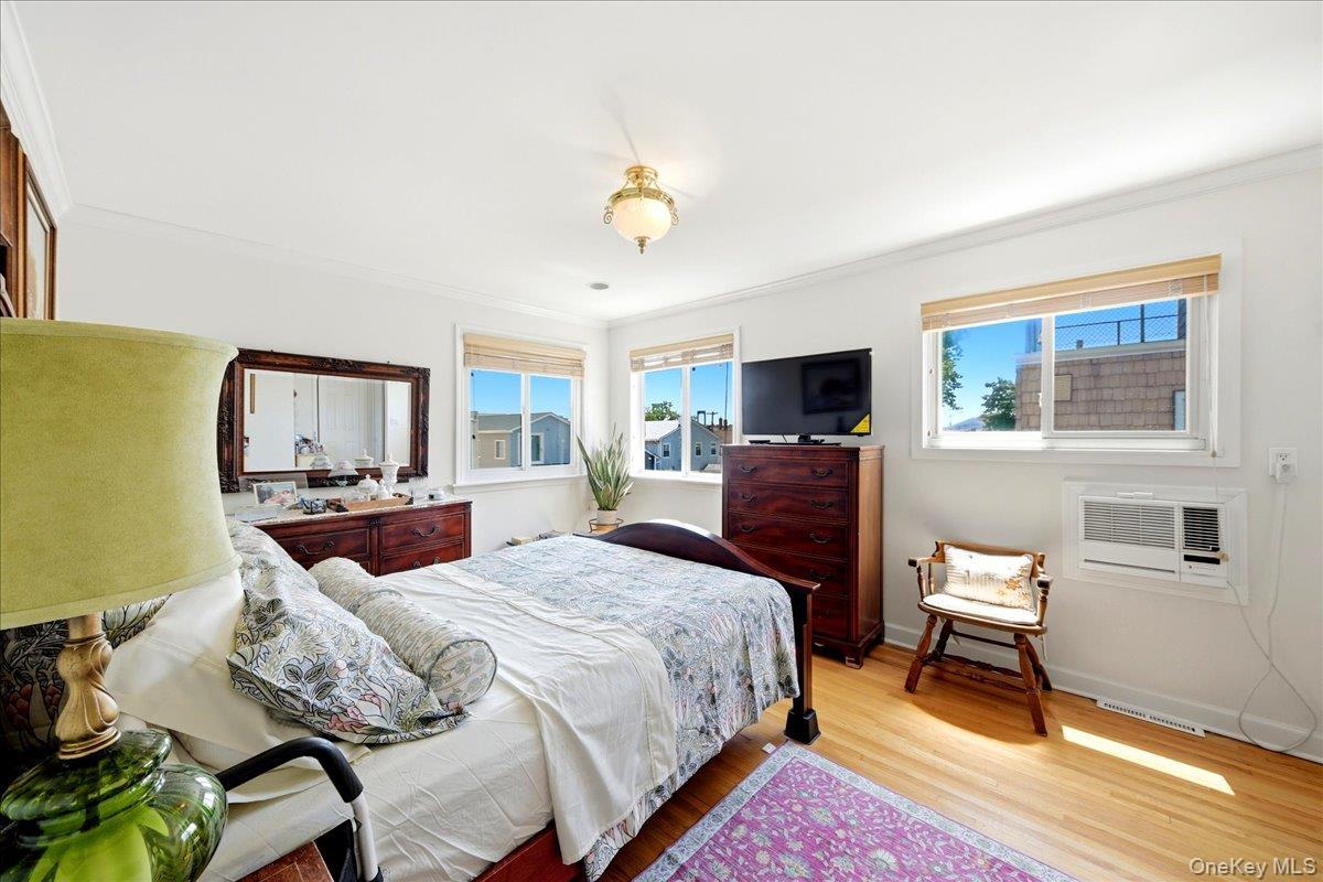 Single Family Giegerich Bronx, NY 10465, MLS-1015562-13