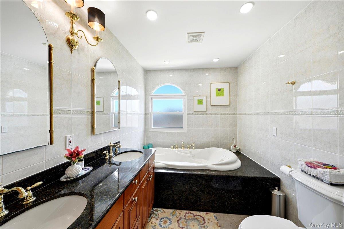 Single Family Giegerich Bronx, NY 10465, MLS-1015562-16